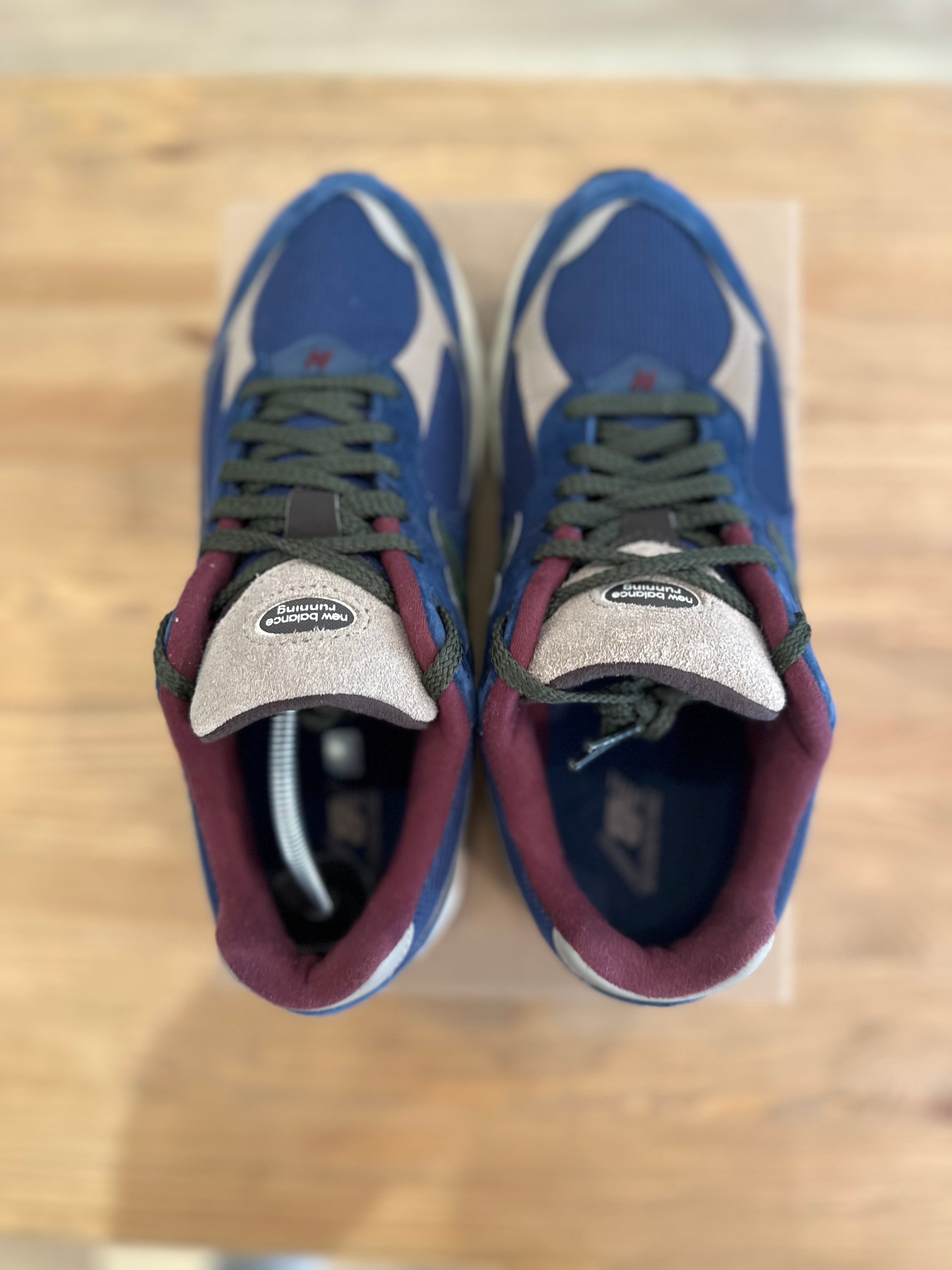 New balance 2002r true red ( taille 42 )