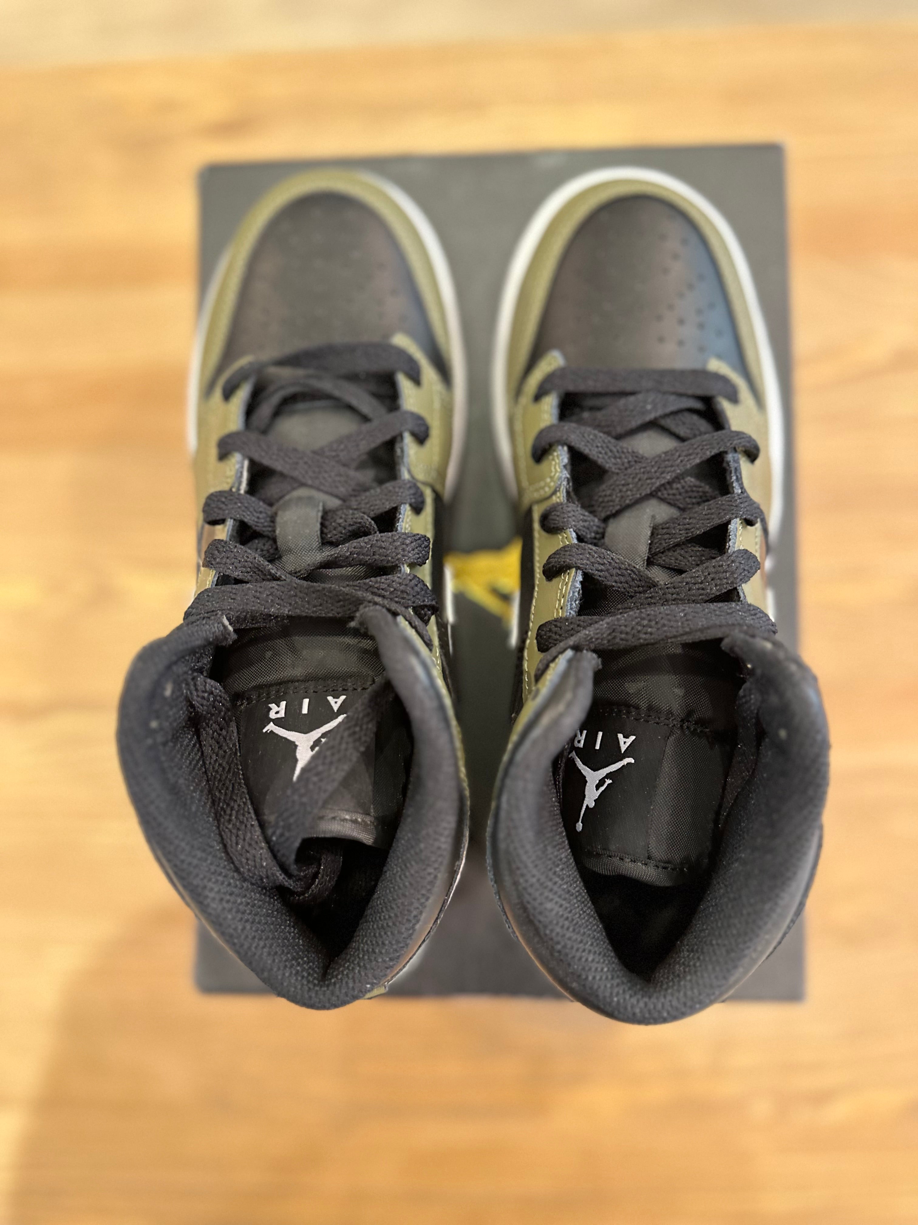 Nike Jordan 1 mid médium olive ( taille 38 )