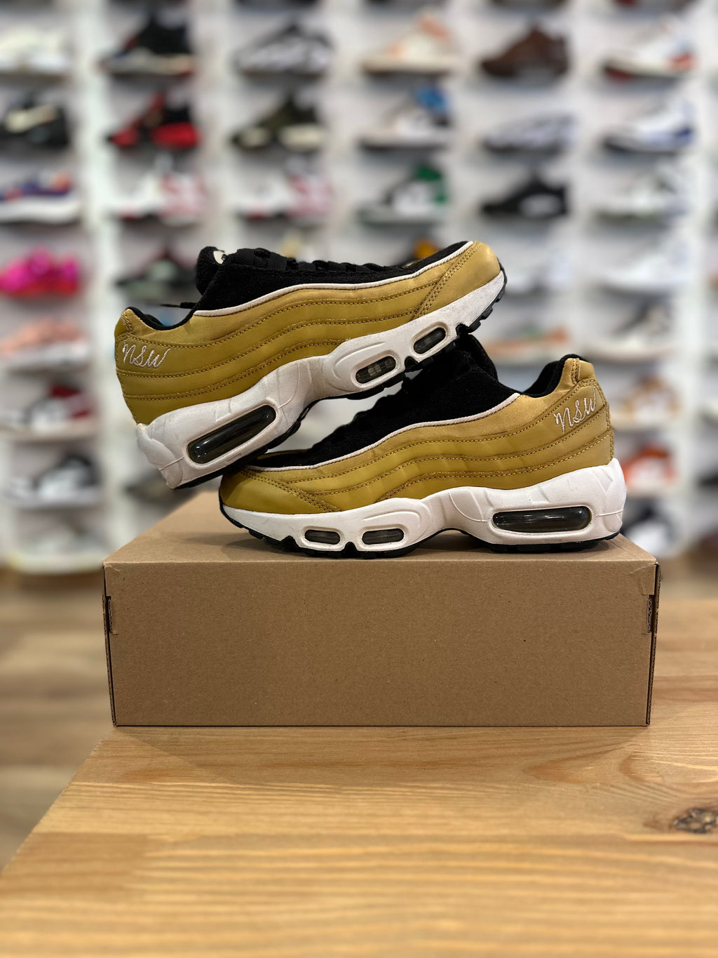 Nike air Max 95 lx wheat gold ( taille 36,5 )