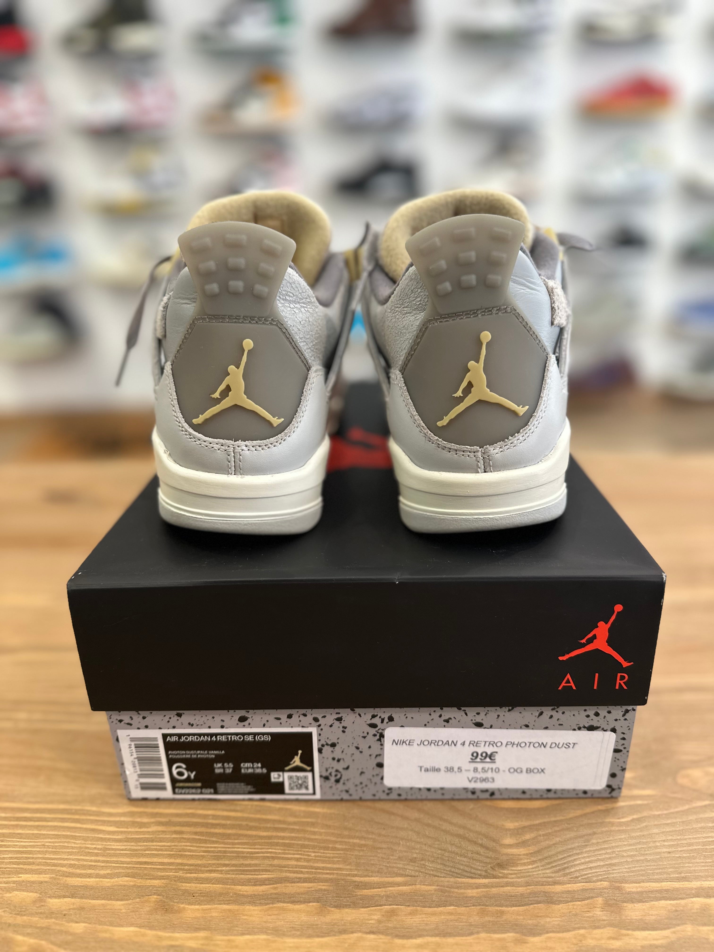 Nike Jordan 4 rétro photon dust ( taille 38,5 )