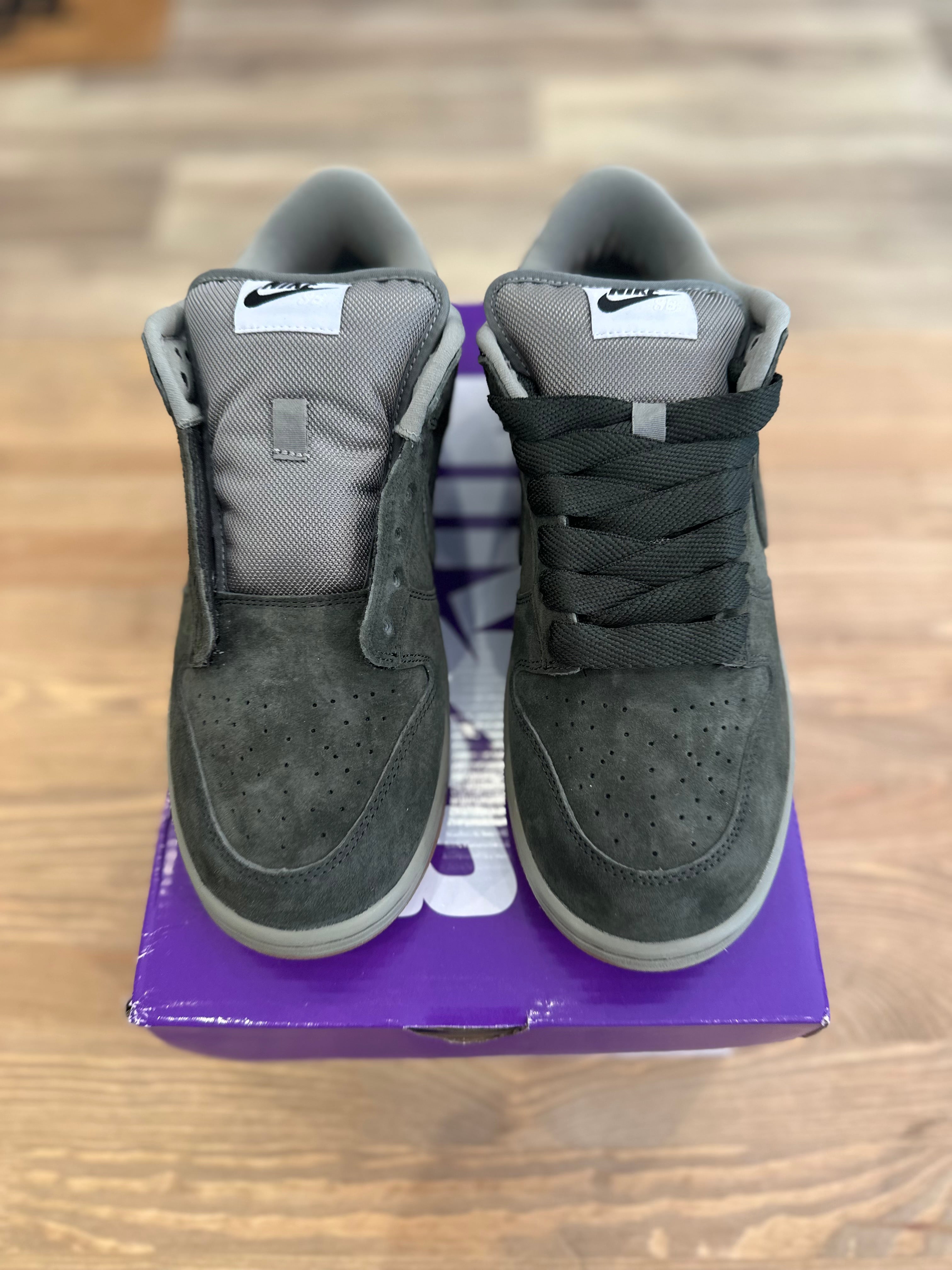Nike sb dunk low séquoia ( taille 43 )