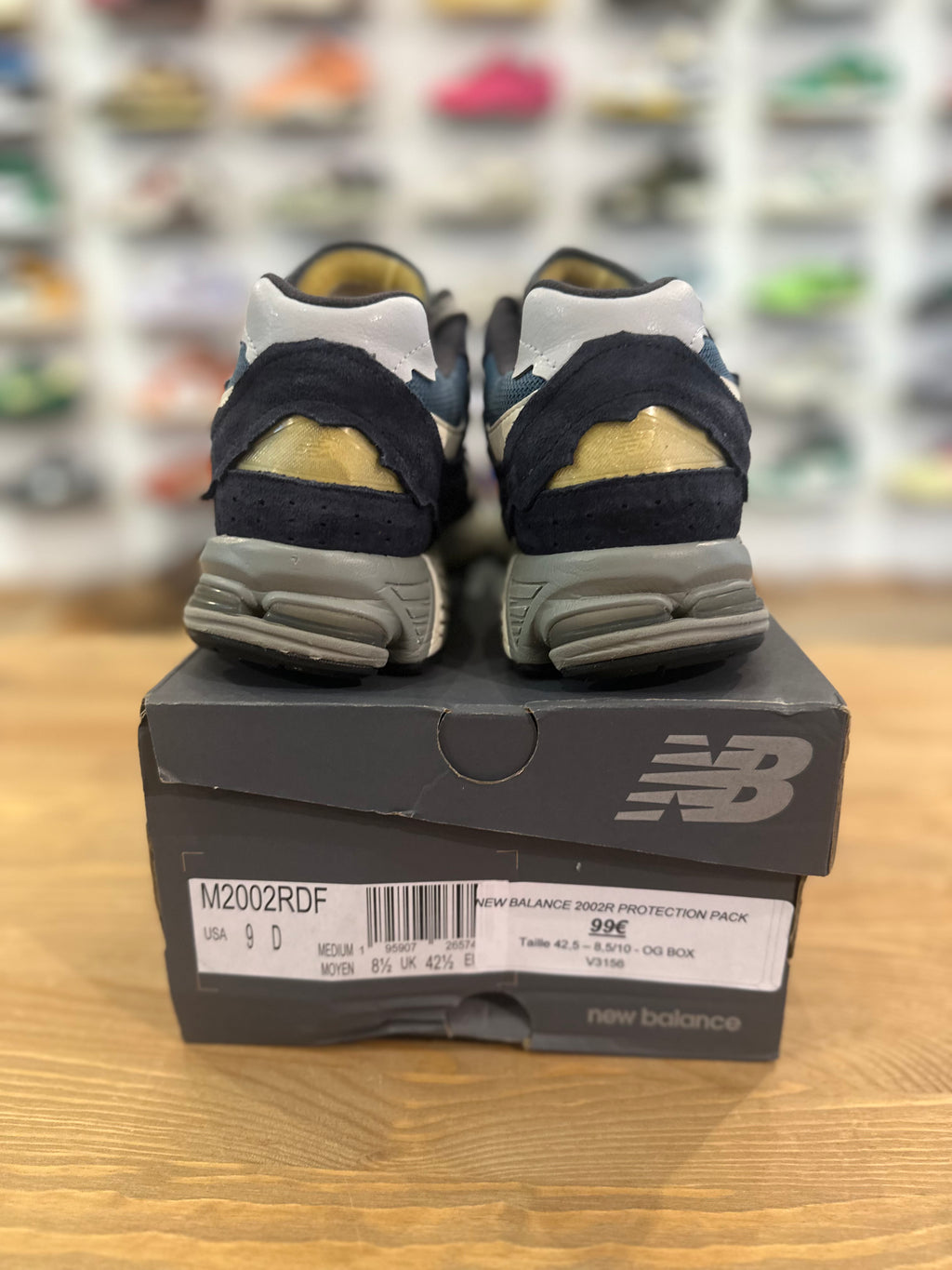 New balance 2002r protection pack dark navy ( taille 42,5 )