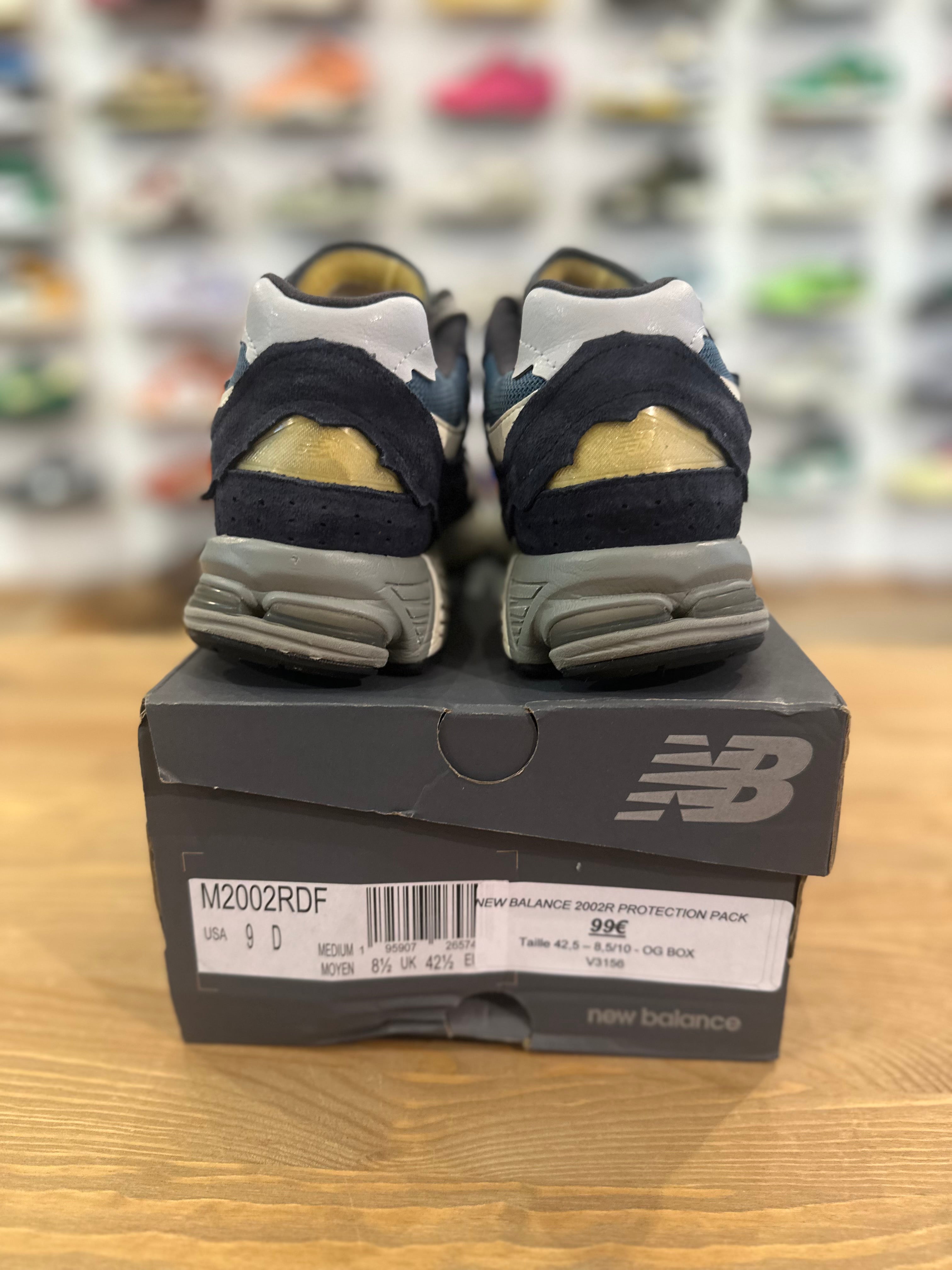 New balance 2002r protection pack dark navy ( taille 42,5 )