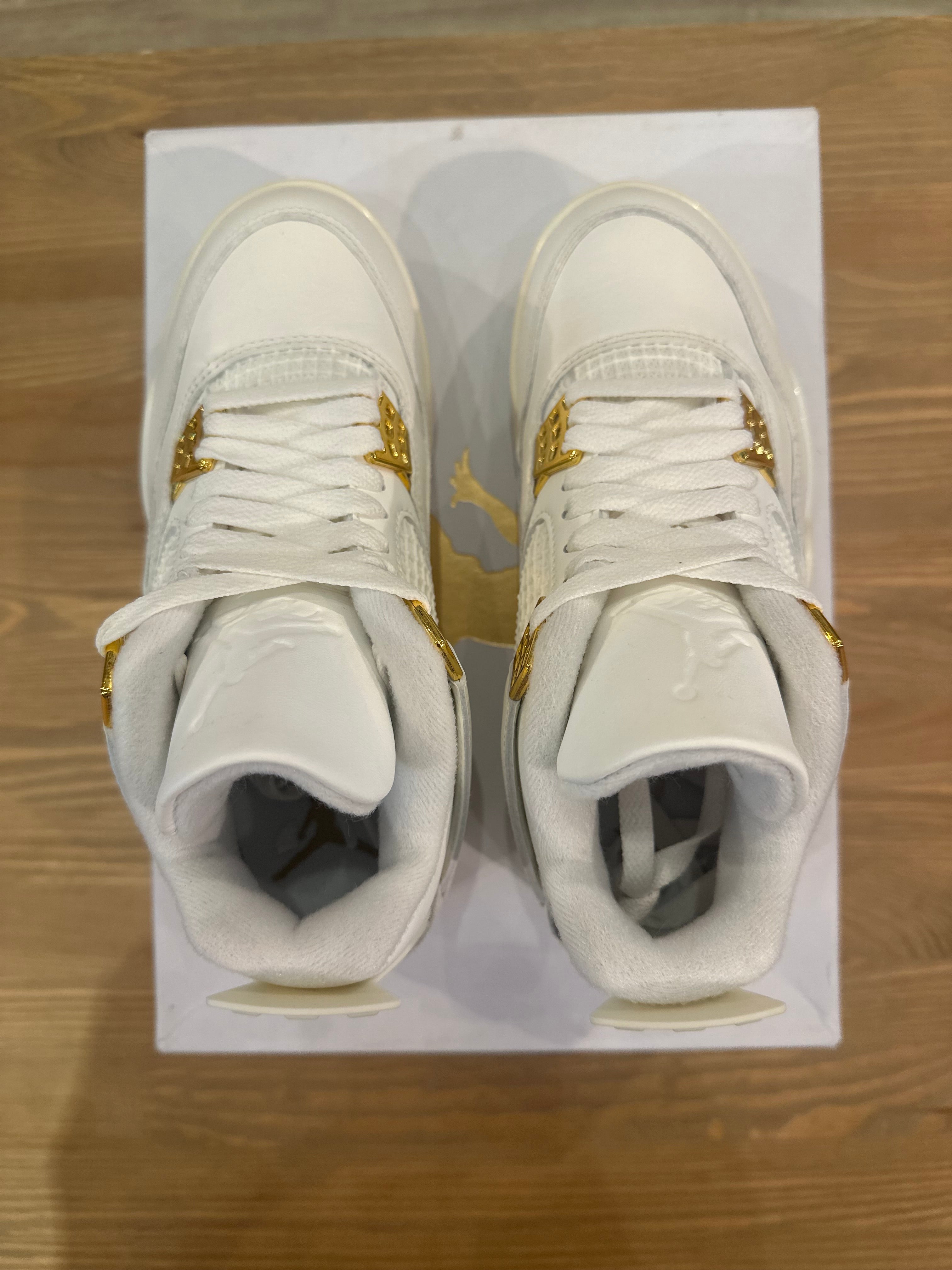 Nike Jordan 4 rétro metallic gold ( taille 35,5 )