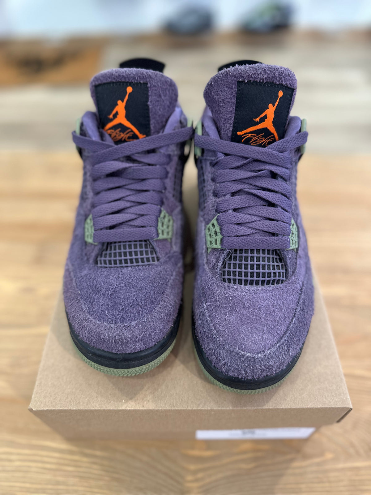 Nike Jordan 4 Rétro canyon purple ( taille 38 )