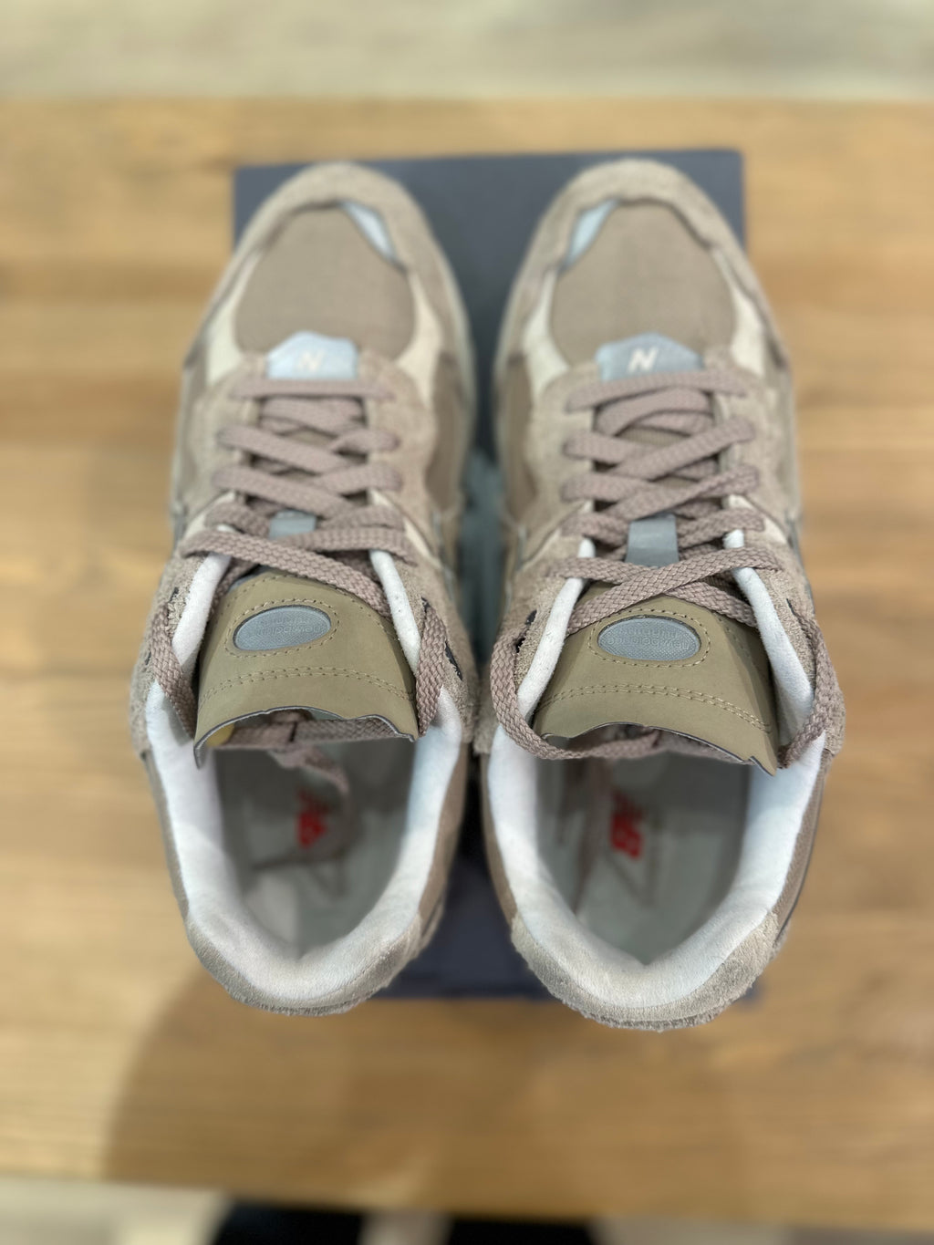 New balance 2002r protection pack driftwood ( taille 42,5 )