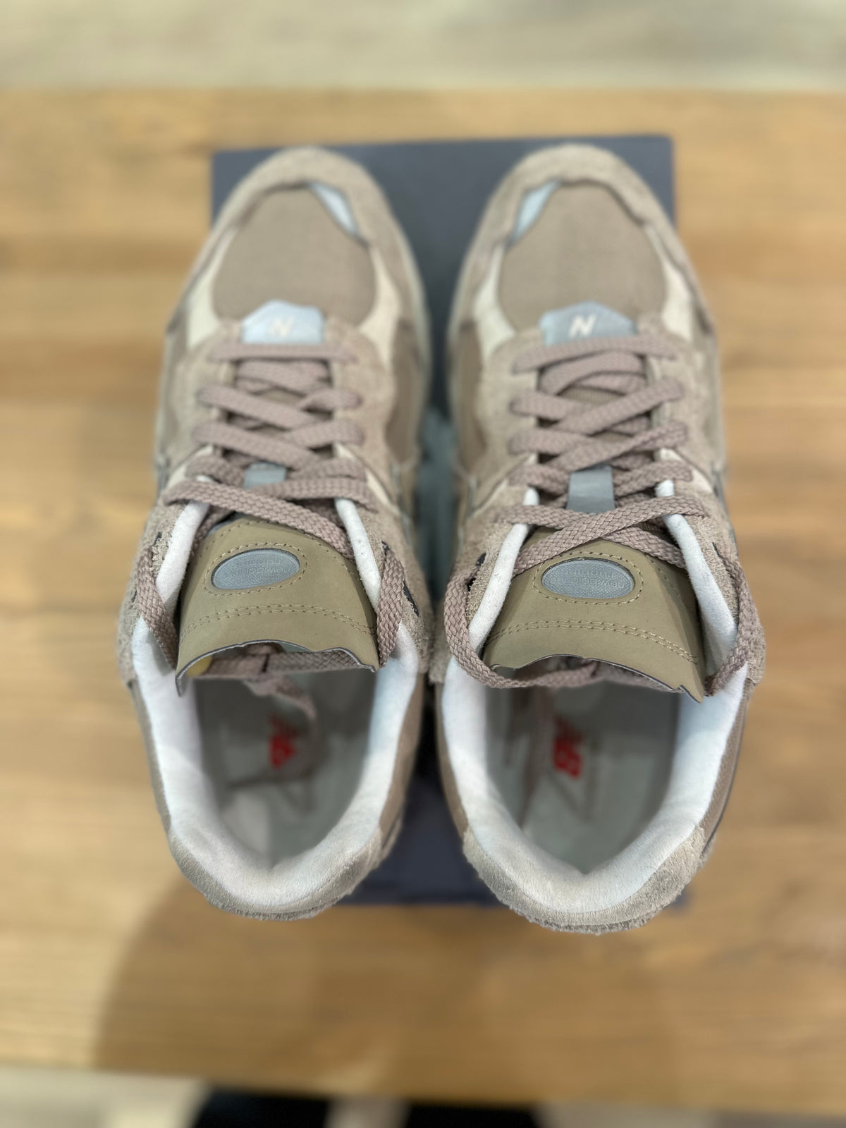 New balance 2002r protection pack driftwood ( taille 42,5 )