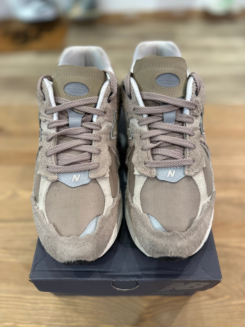 New balance 2002r protection pack driftwood ( taille 42,5 )