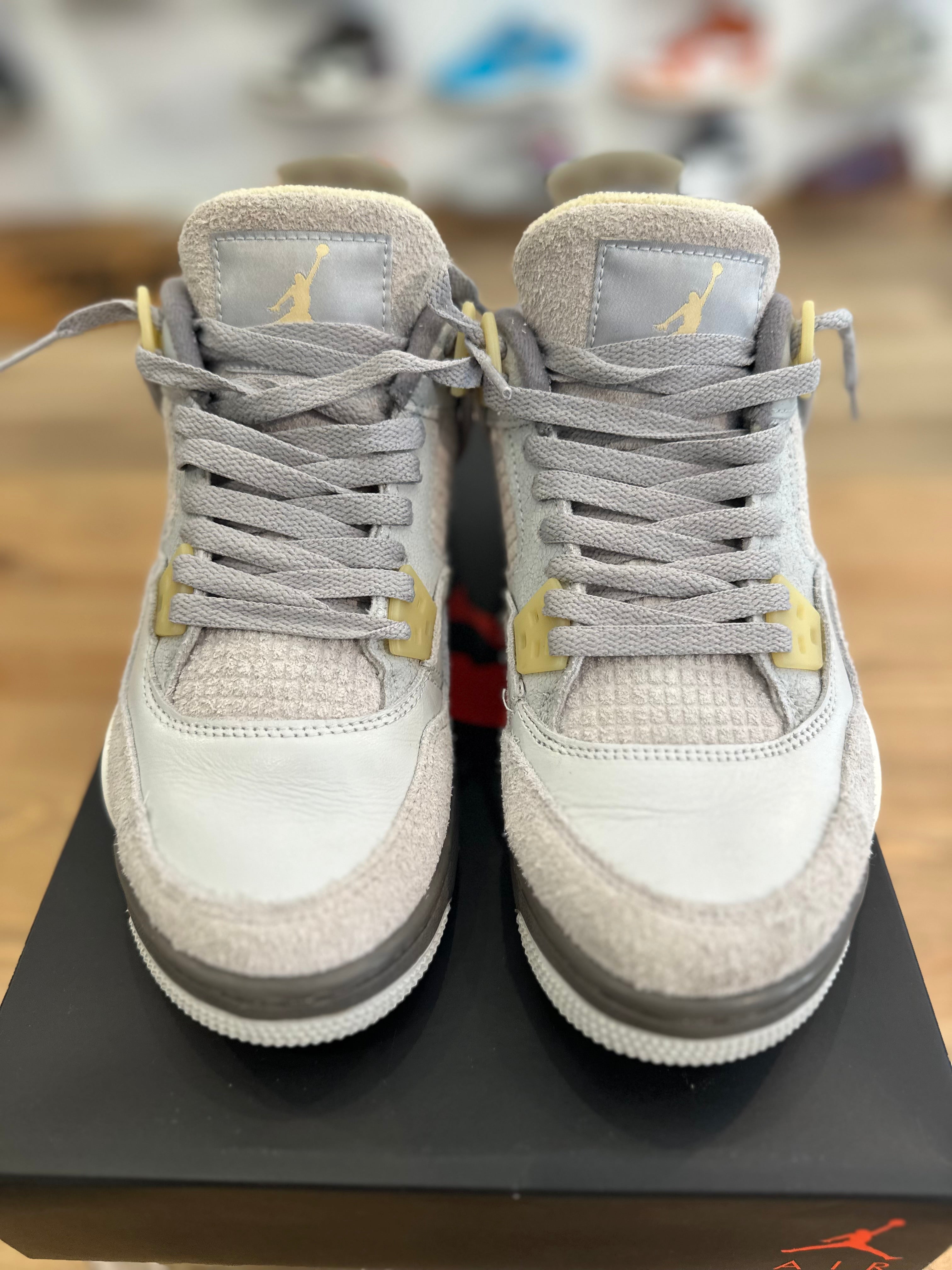 Nike Jordan 4 rétro photon dust ( taille 38,5 )