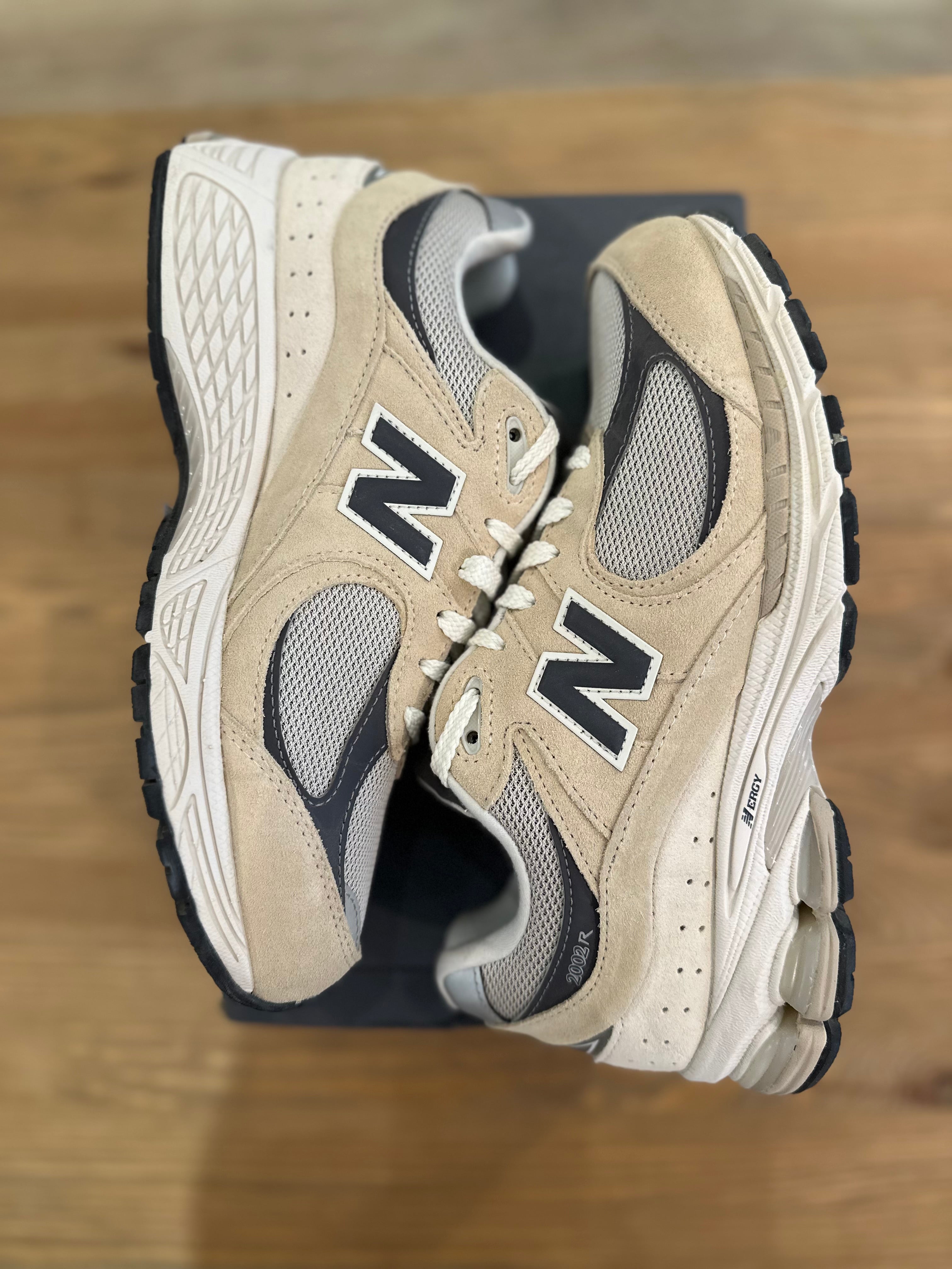 New balance 2002r sandstone ( taille 40,5 )