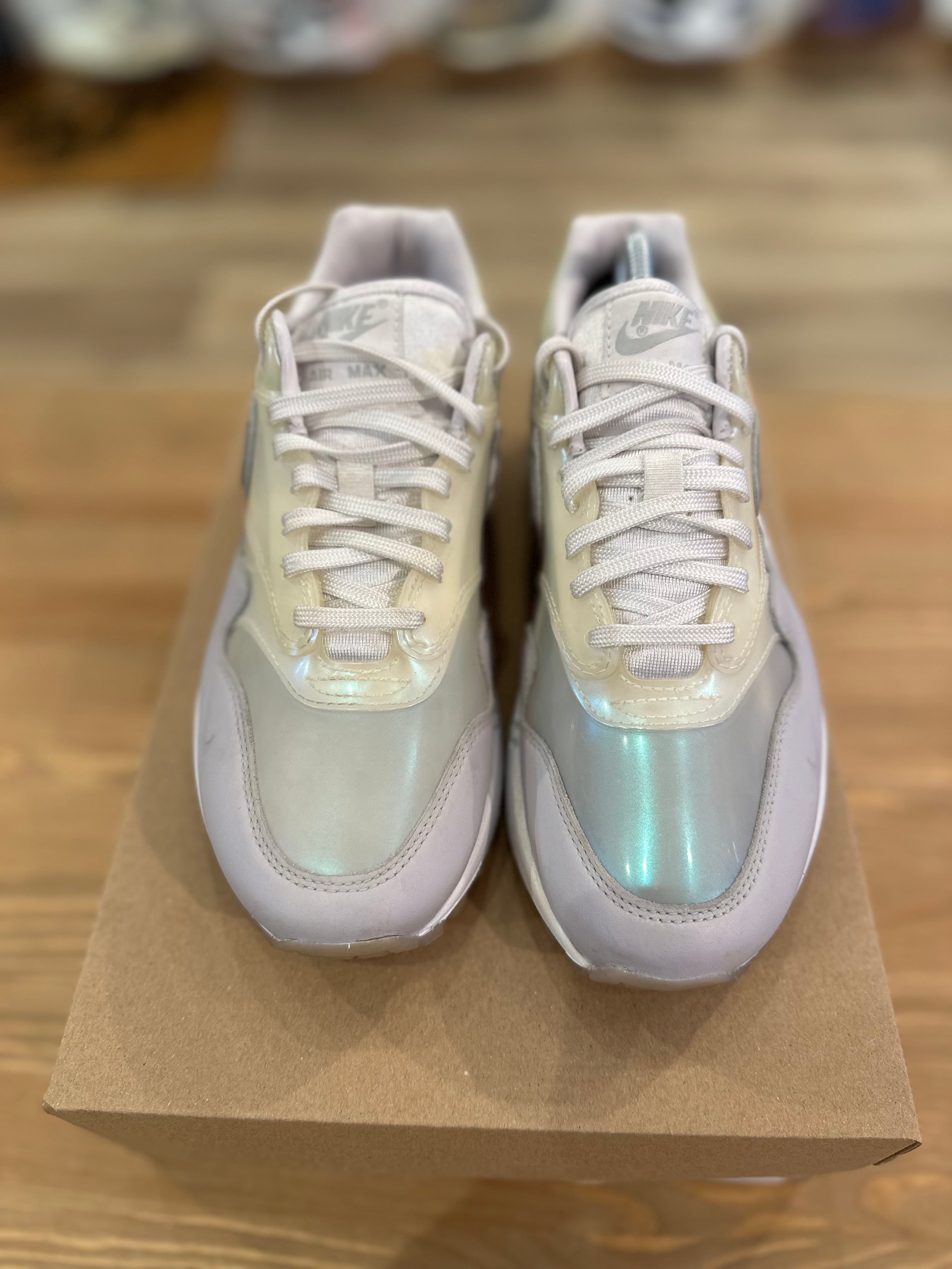 Nike air Max 1 snkrs day ( taille 38 )