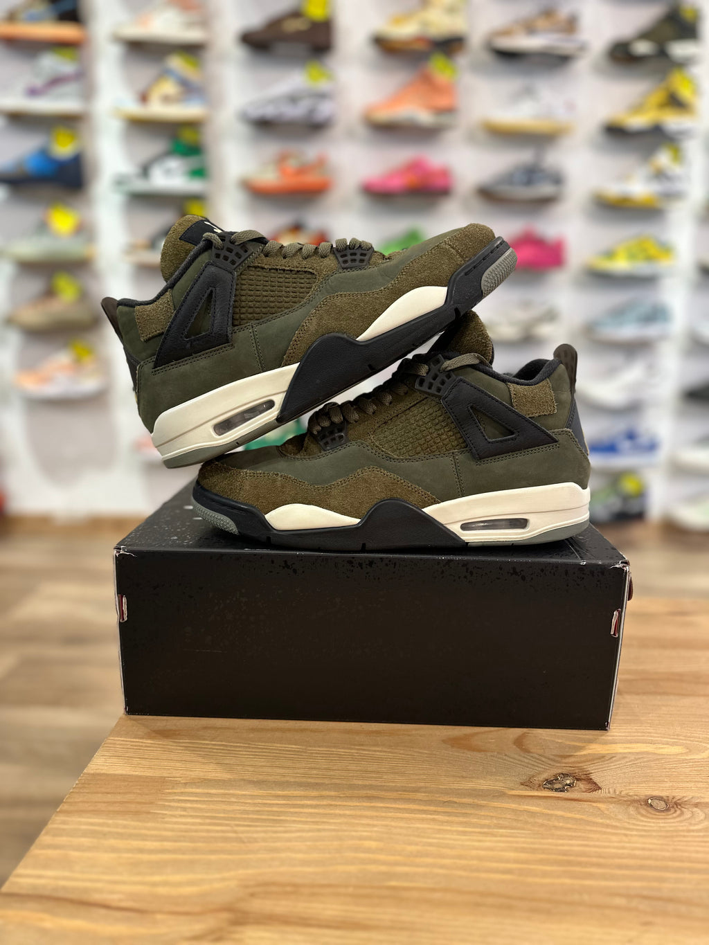 Nike Jordan 4 Rétro craft olive ( taille 44,5 )