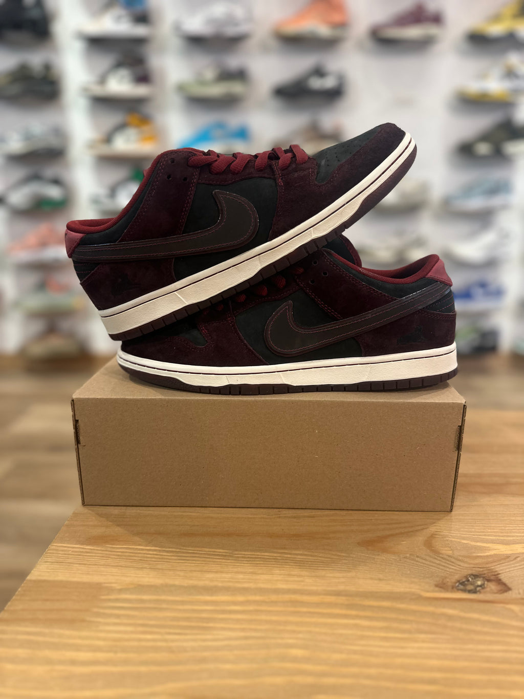 Nike sb dunk low riot skateshop ( taille 44,5 )
