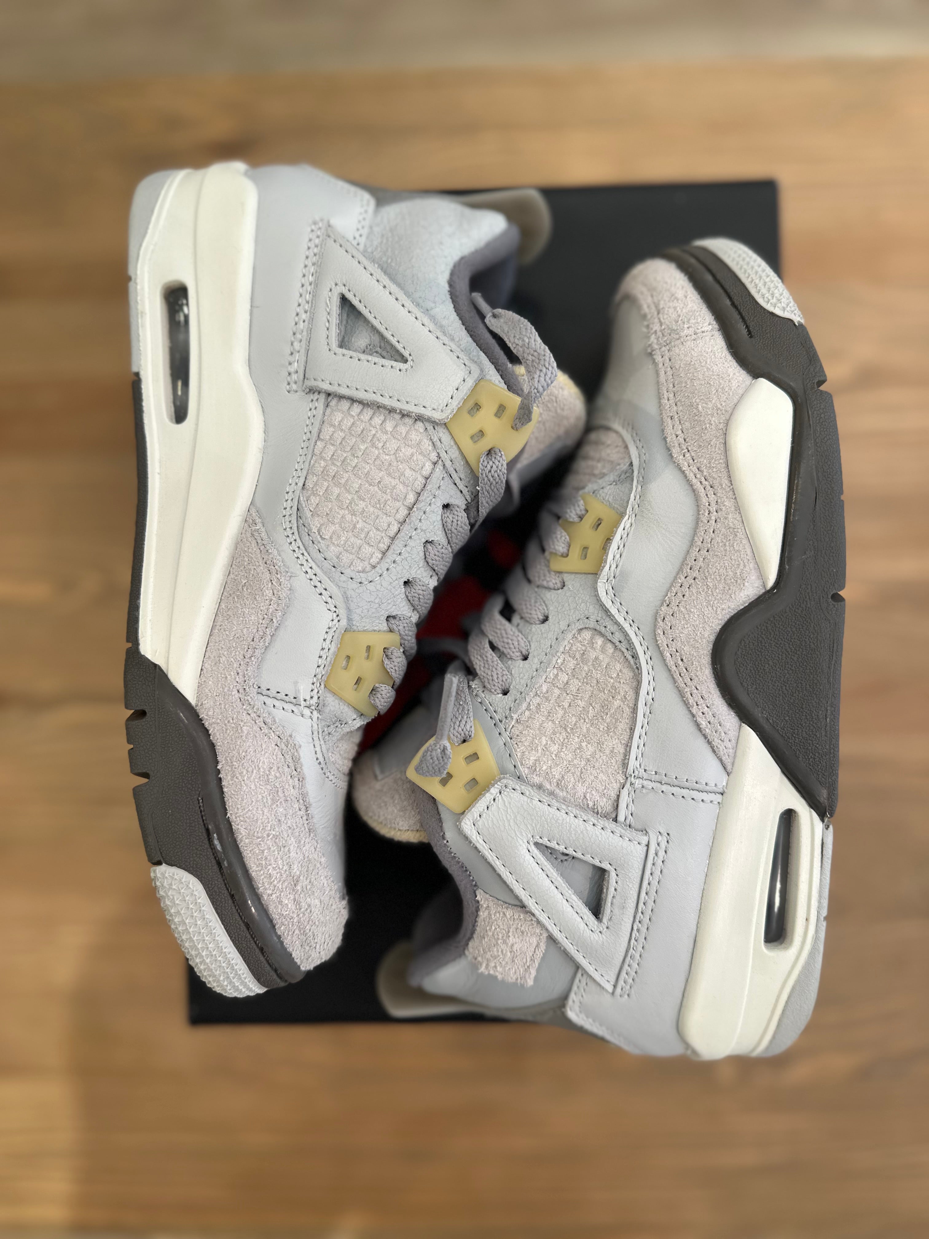 Nike Jordan 4 rétro photon dust ( taille 38,5 )