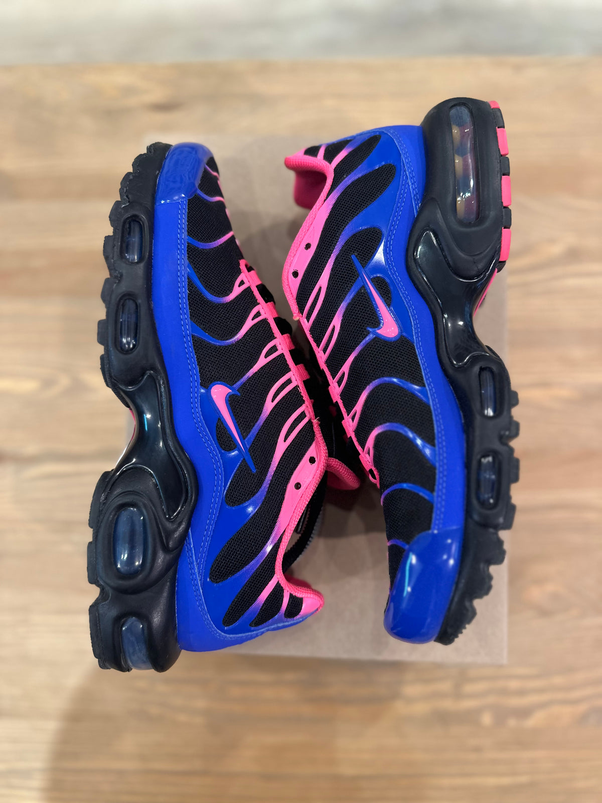 Nike air Max plus black racer blue hyper pink ( taille 40 )