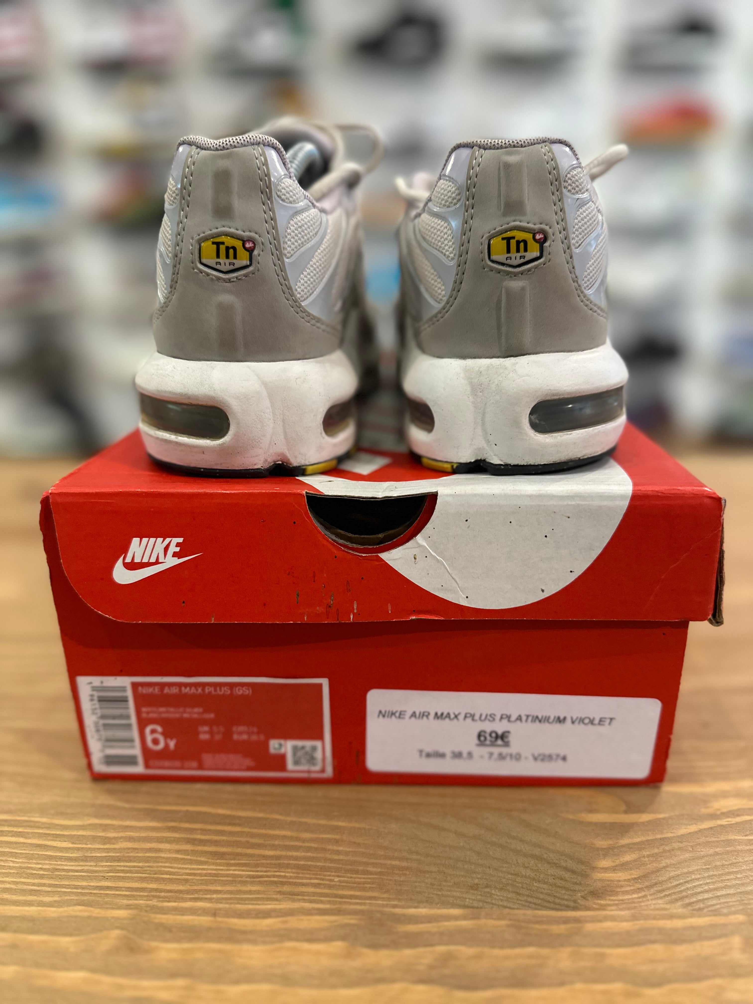 Nike air Max plus platinium violet ( taille 38,5 )