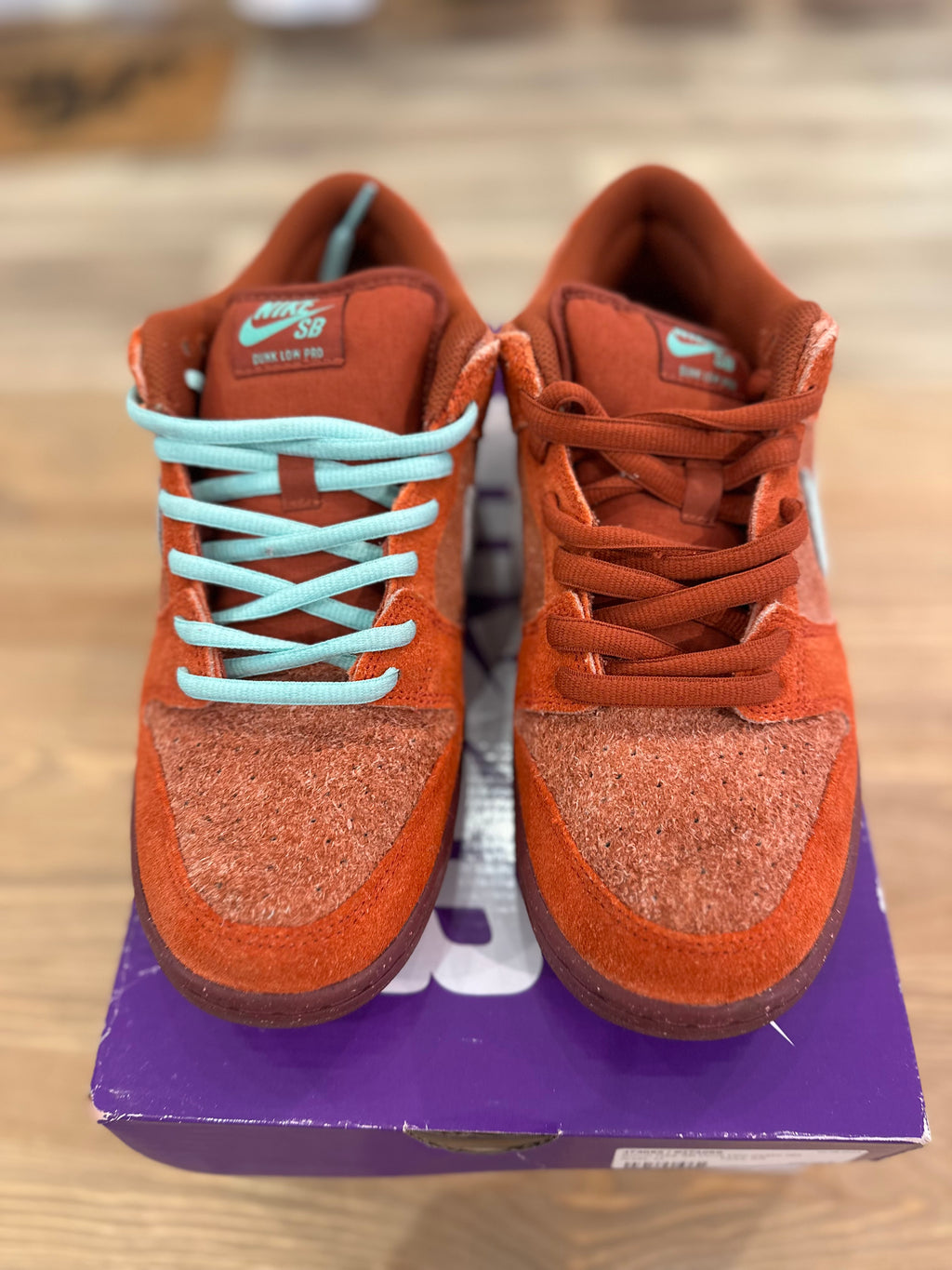 Nike sb dunk low mystic red ( taille 43 )