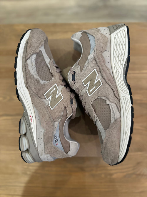 New balance 2002r protection pack driftwood ( taille 44,5 )