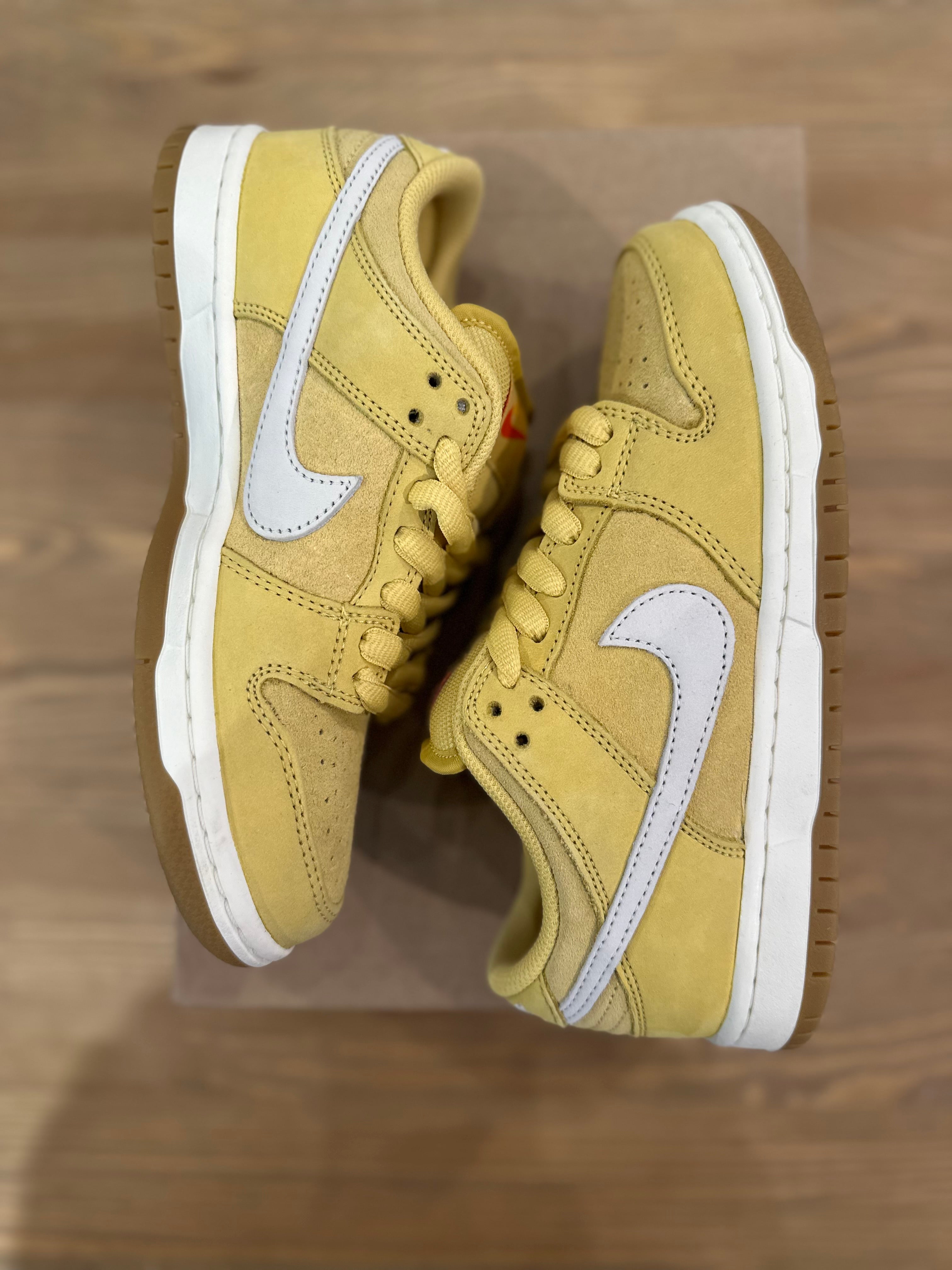 Nike sb dunk low saturn gold ( taille 37,5 )