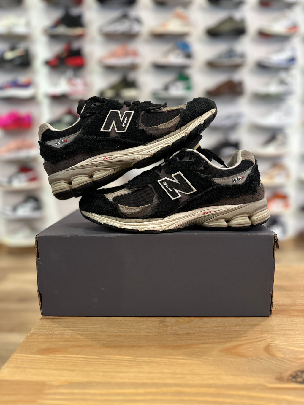New balance 2002r protection pack black grey ( taille 40 )