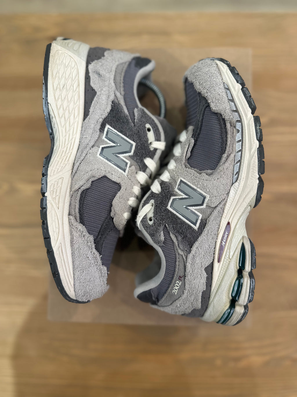 New balance 2002r protection pack rain cloud ( taille 37 )