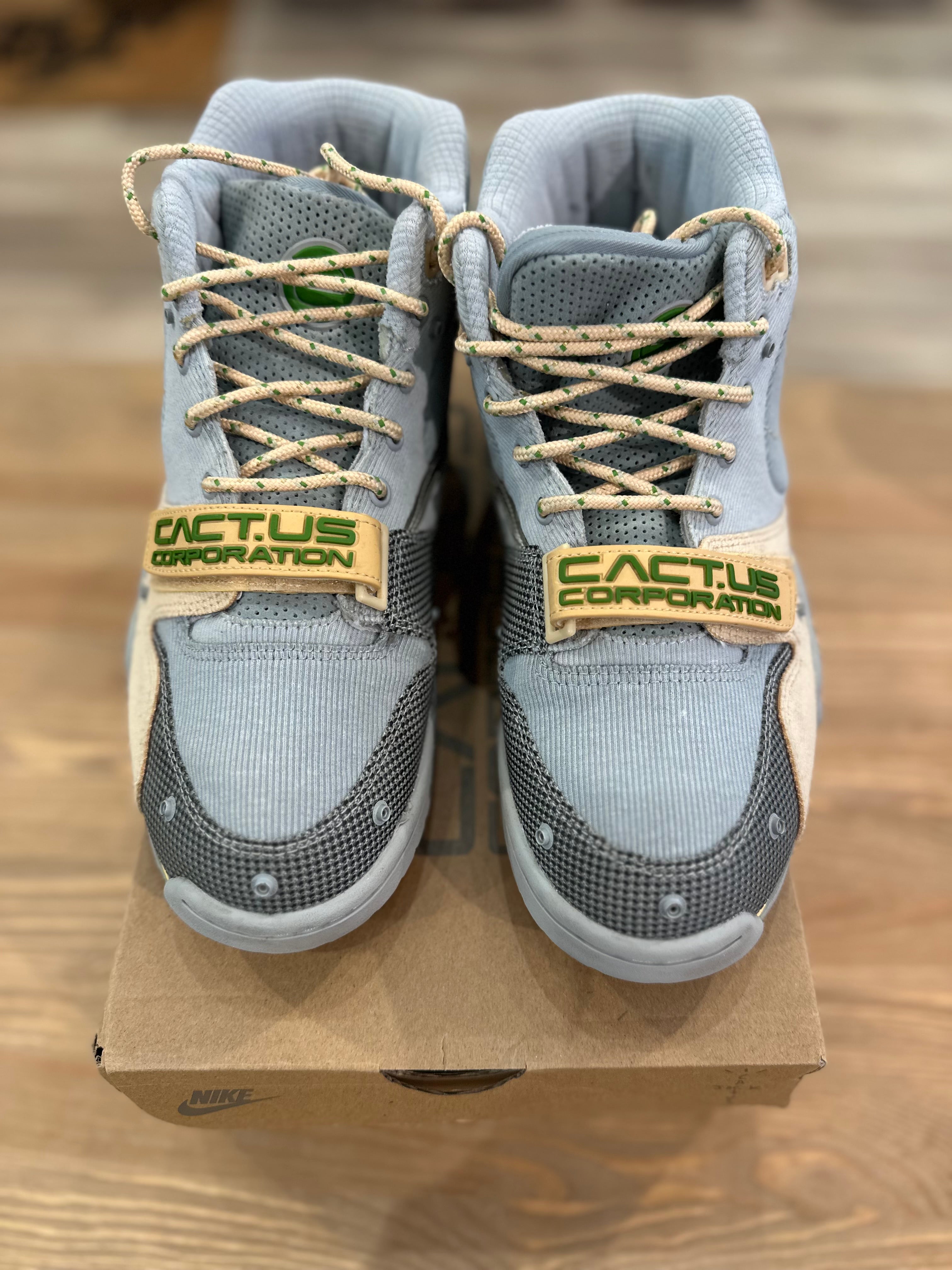 Nike air trainer Travis Scott ( taille 42 )