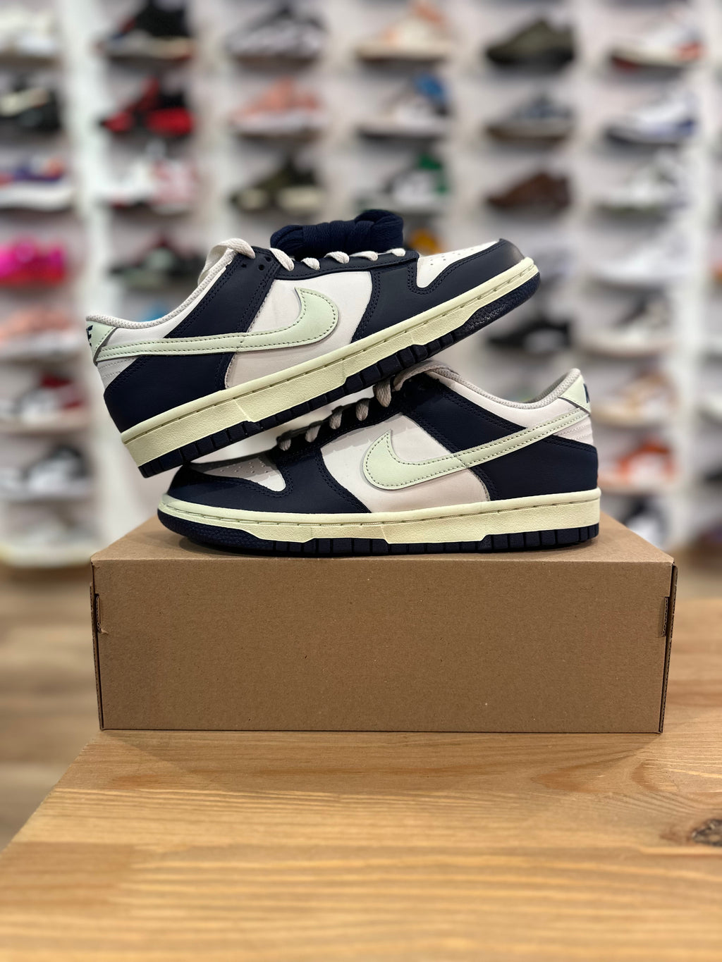 Nike dunk low midnight navy volt ( taille 38,5 )