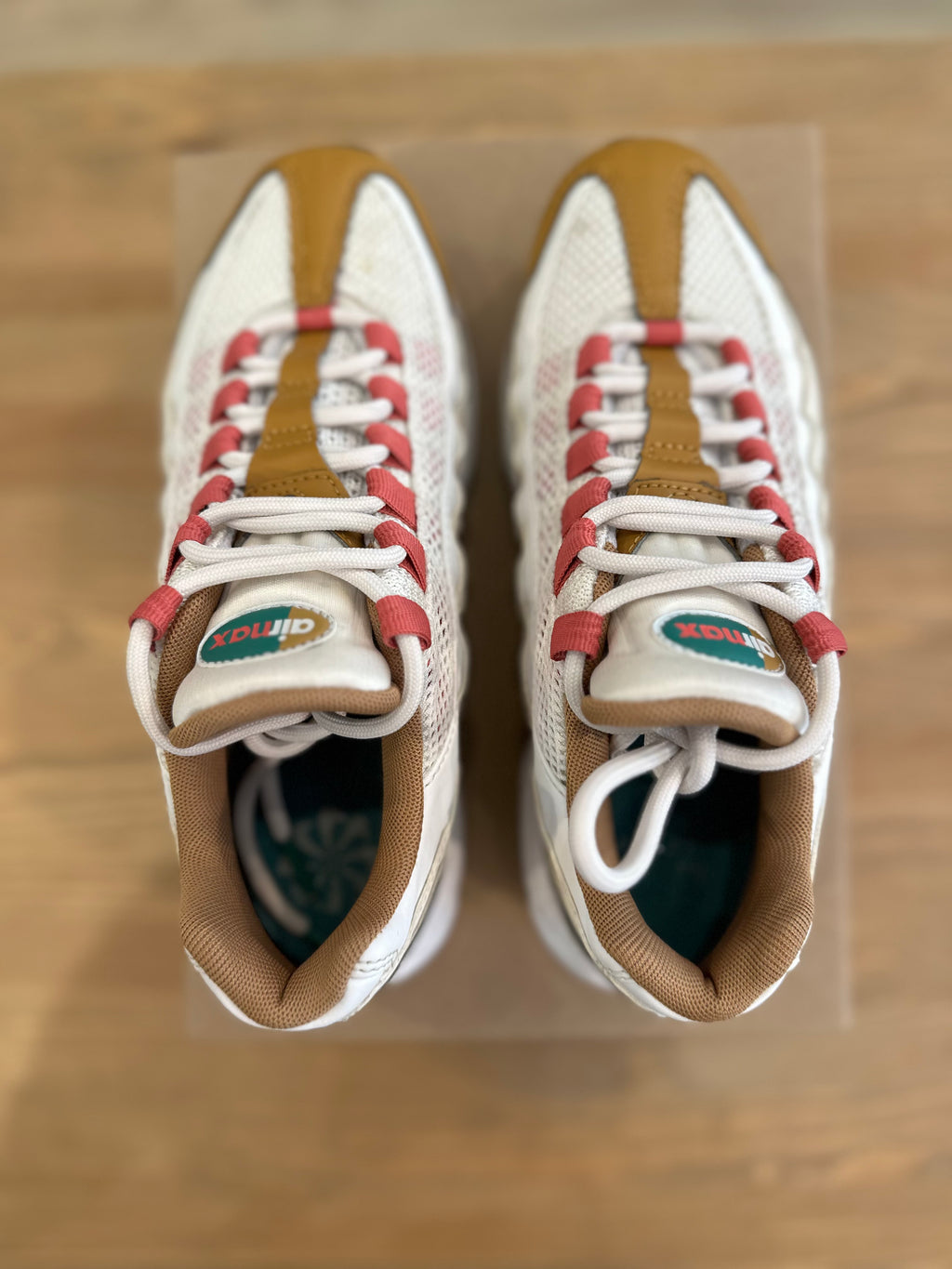 Nike air Max 95 powerwall ( taille 38 )