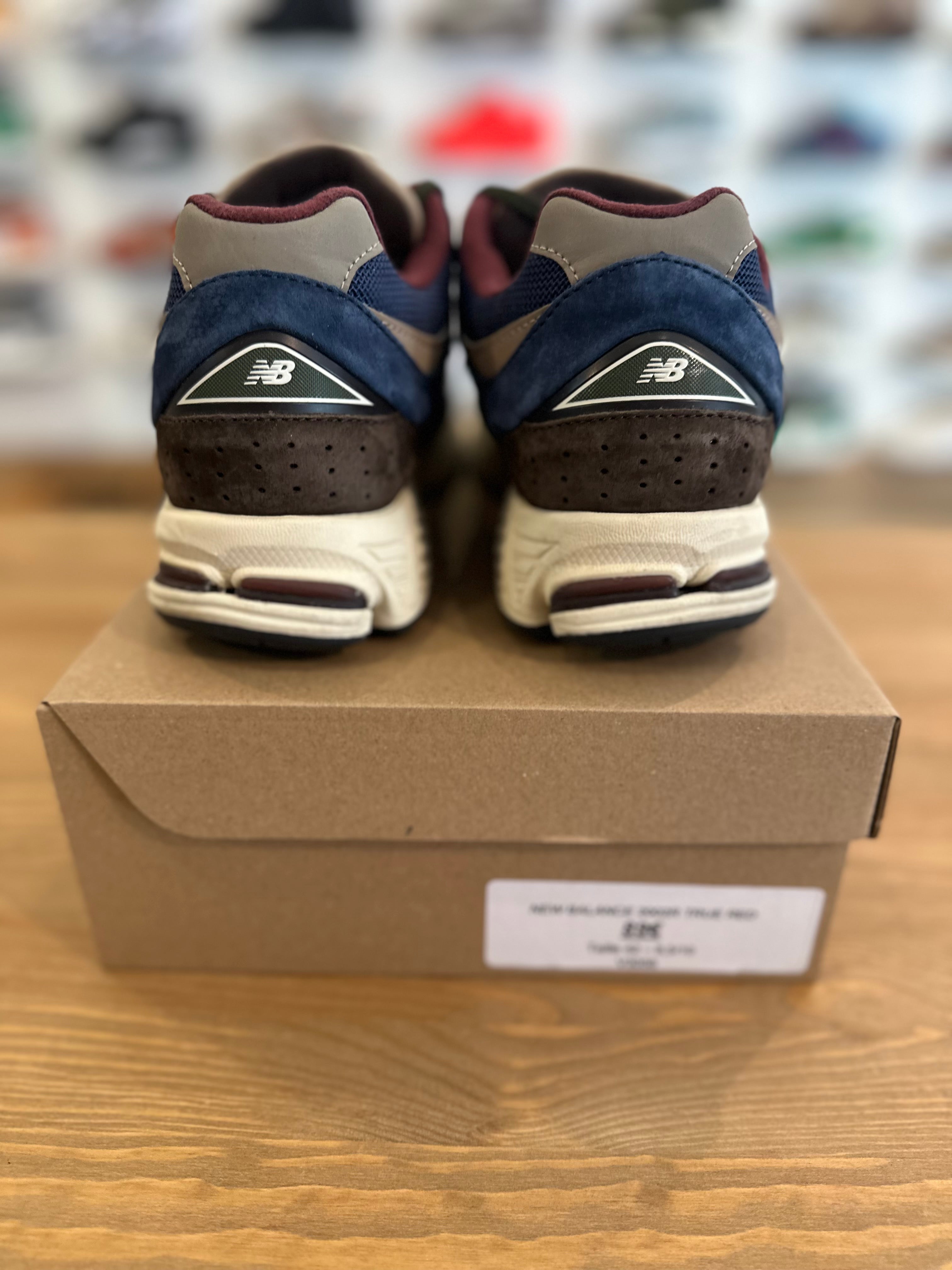 New balance 2002r true red ( taille 42 )