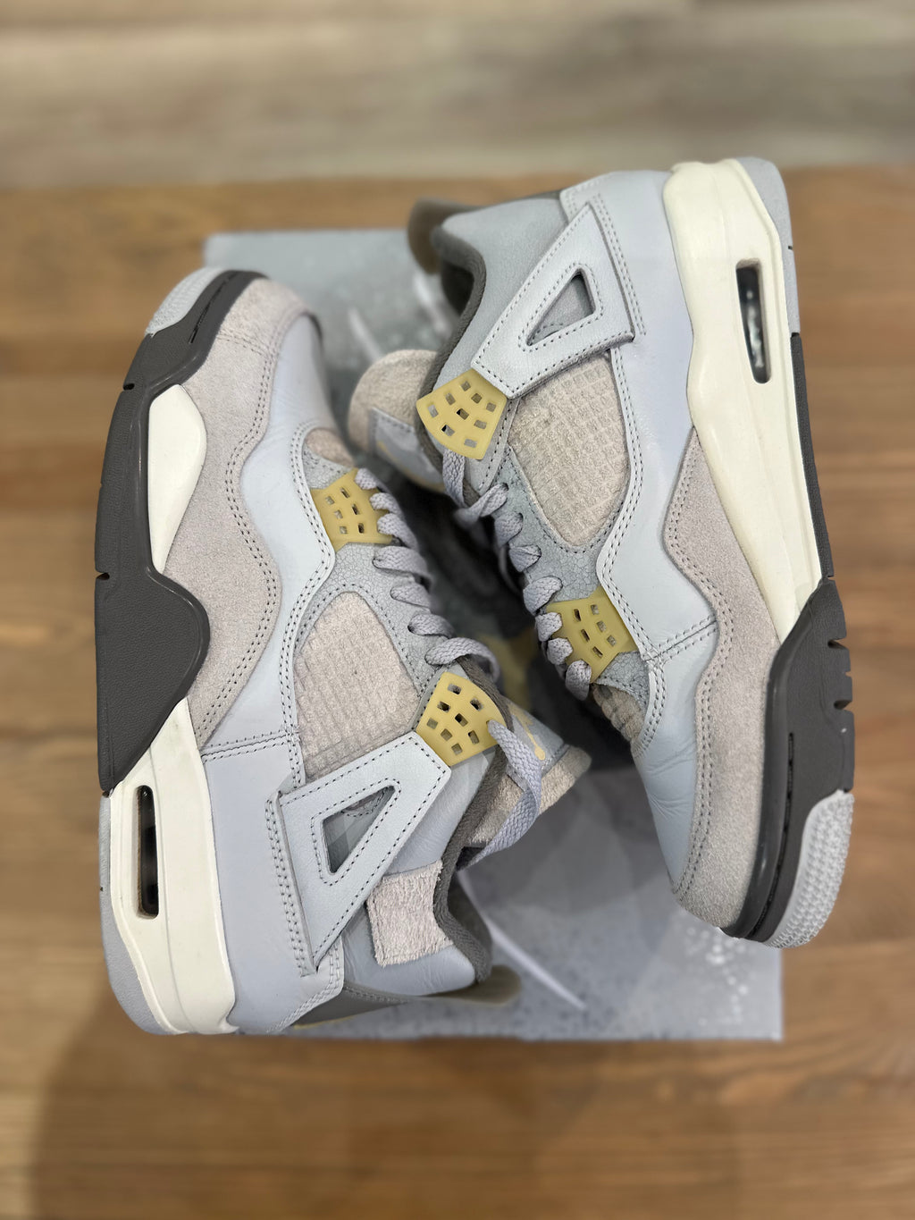Nike Jordan 4 rétro photon dust ( taille 40,5 )