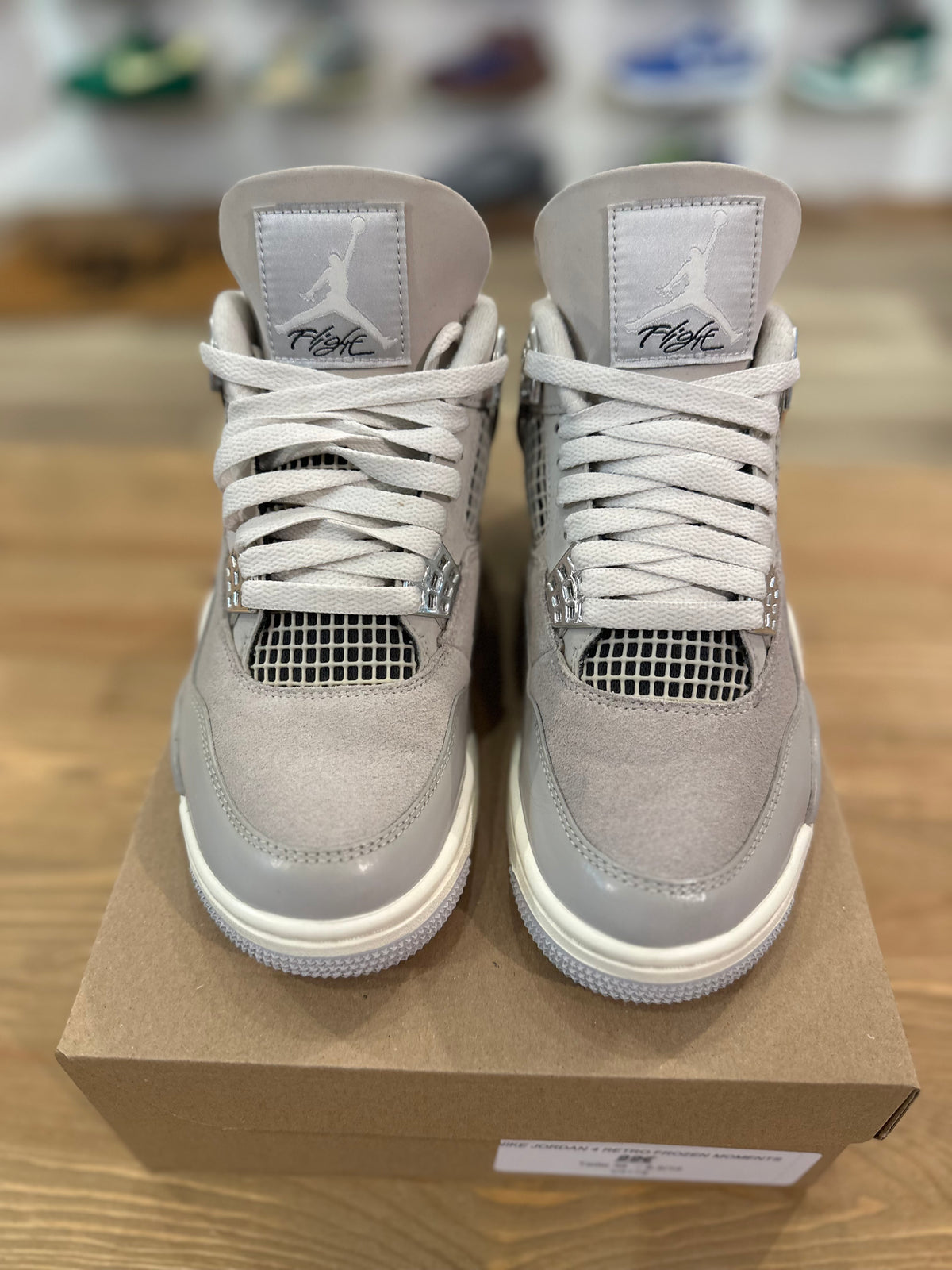 Nike Jordan 4 rétro Frozen moments ( taille 38 )