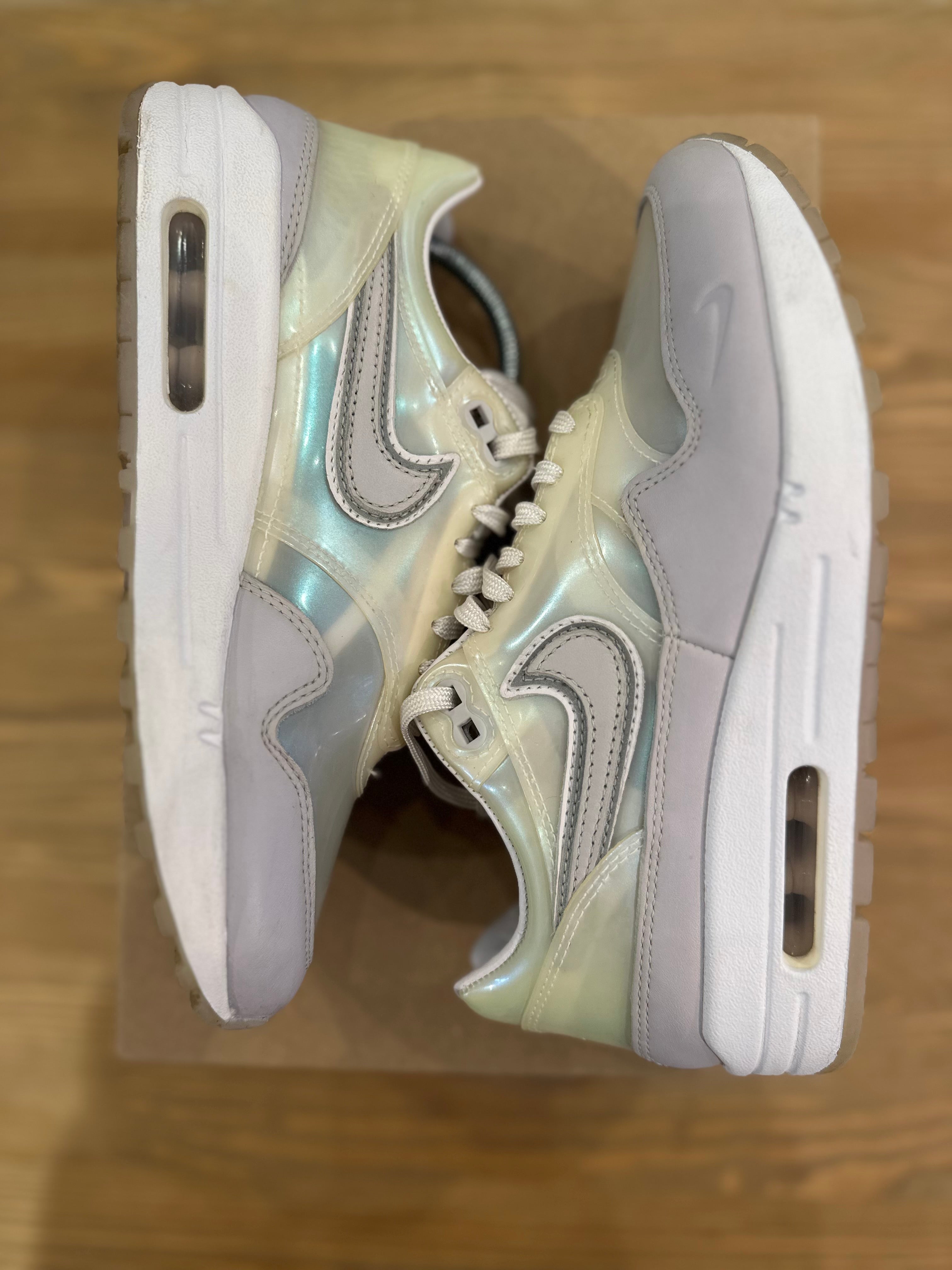Nike air Max 1 snkrs day ( taille 38 )