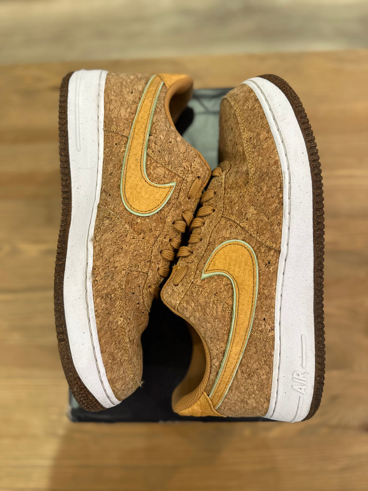 Nike air force 1 low happy pineapple ( taille 44 )