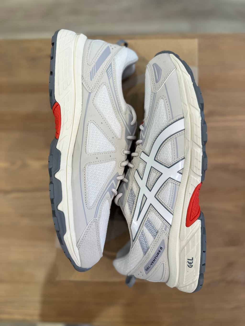 Asics gel venture 6 cream ( taille 44 )