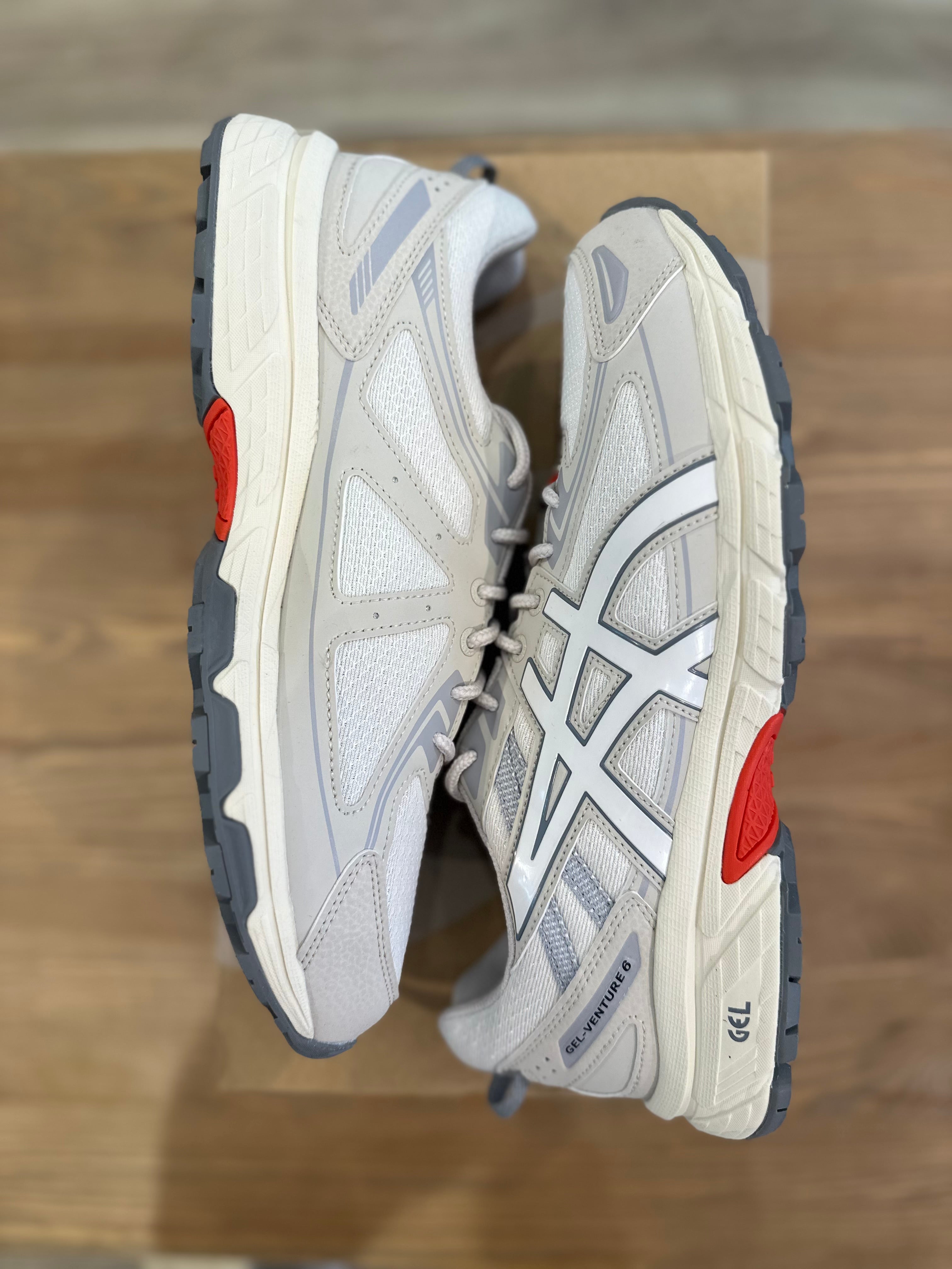Asics gel venture 6 cream ( taille 44 )