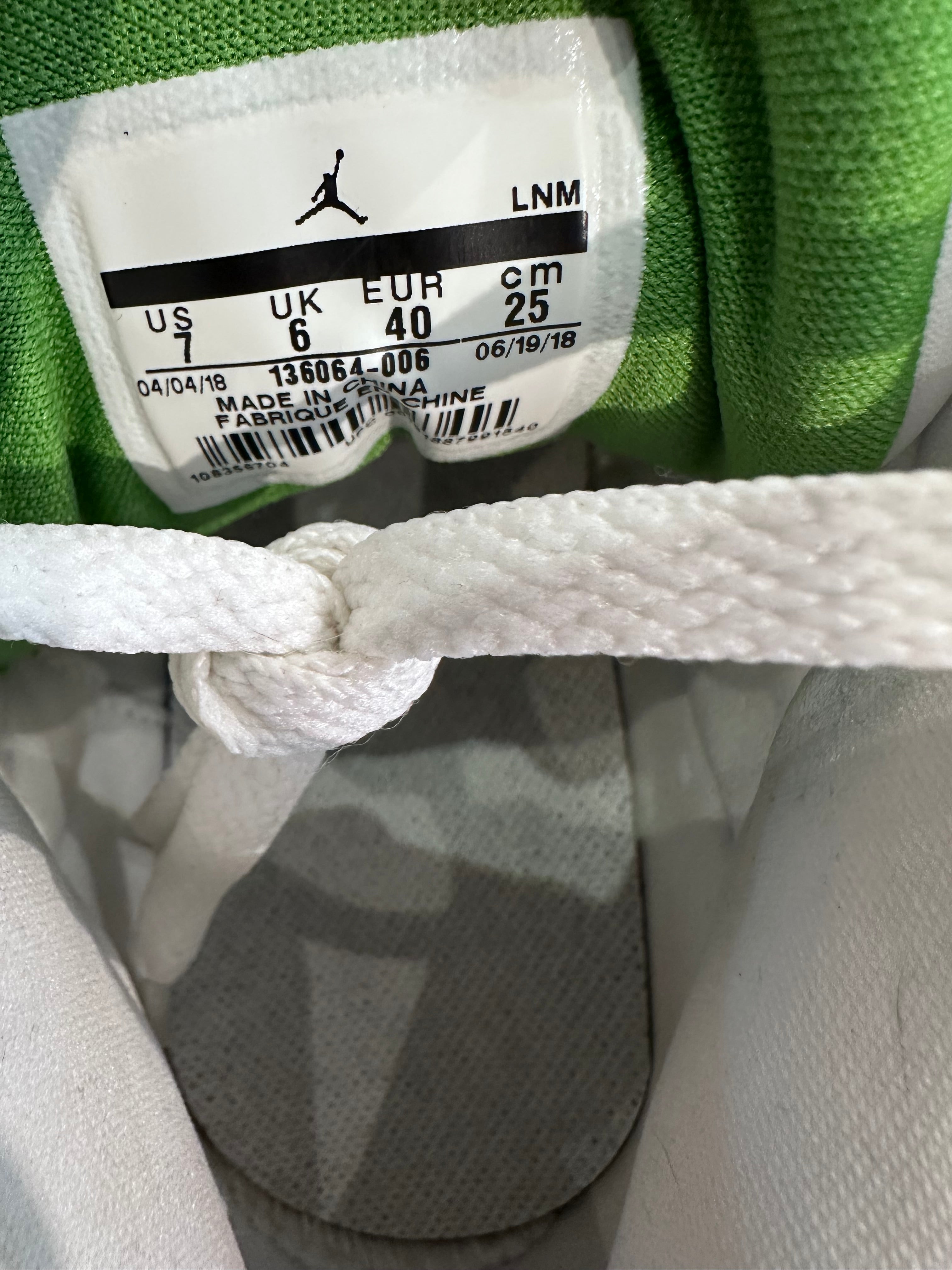 Nike Jordan 3 rétro chlorophyll ( taille 40 )