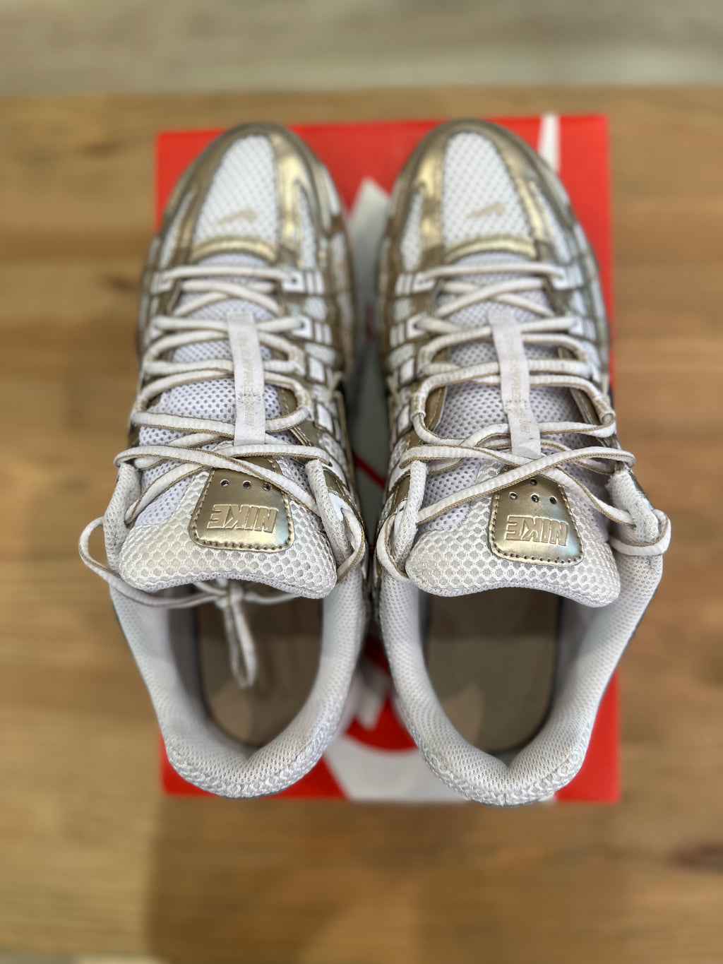 Nike p6000 metallic gold ( taille 43 )