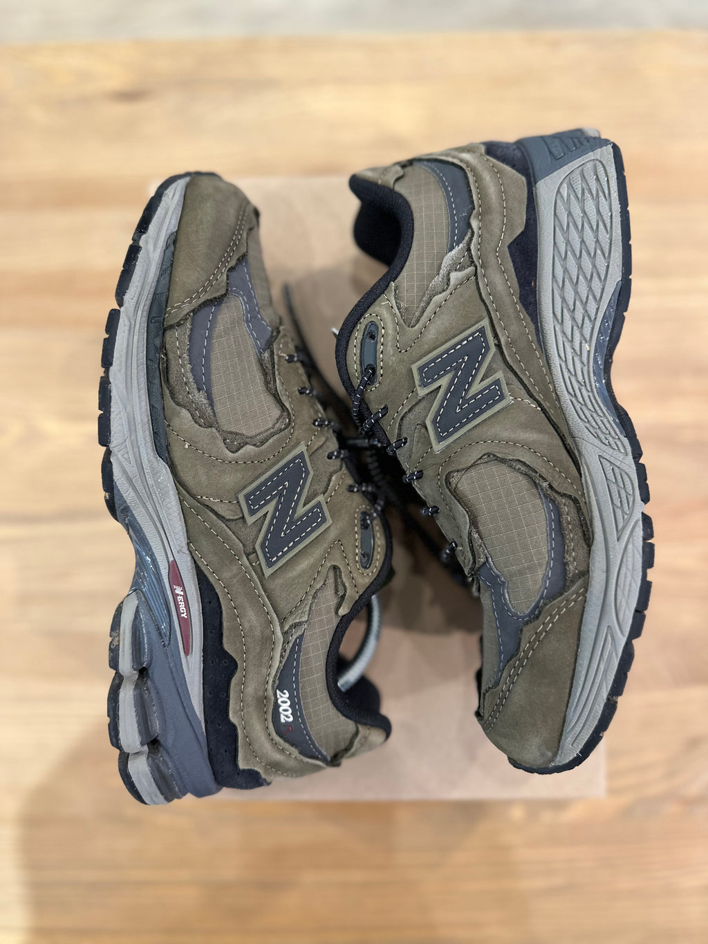 New balance 2002r protection pack dark Moss ( taille 38,5 )