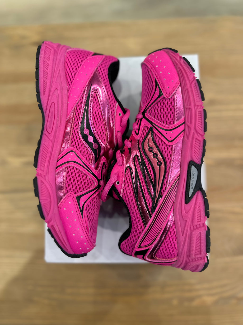 Saucony ride millenium pink fluo ( taille 36 )