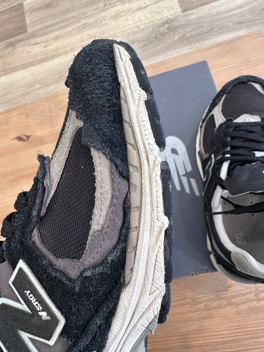 New balance 2002r protection pack black grey ( taille 40 )