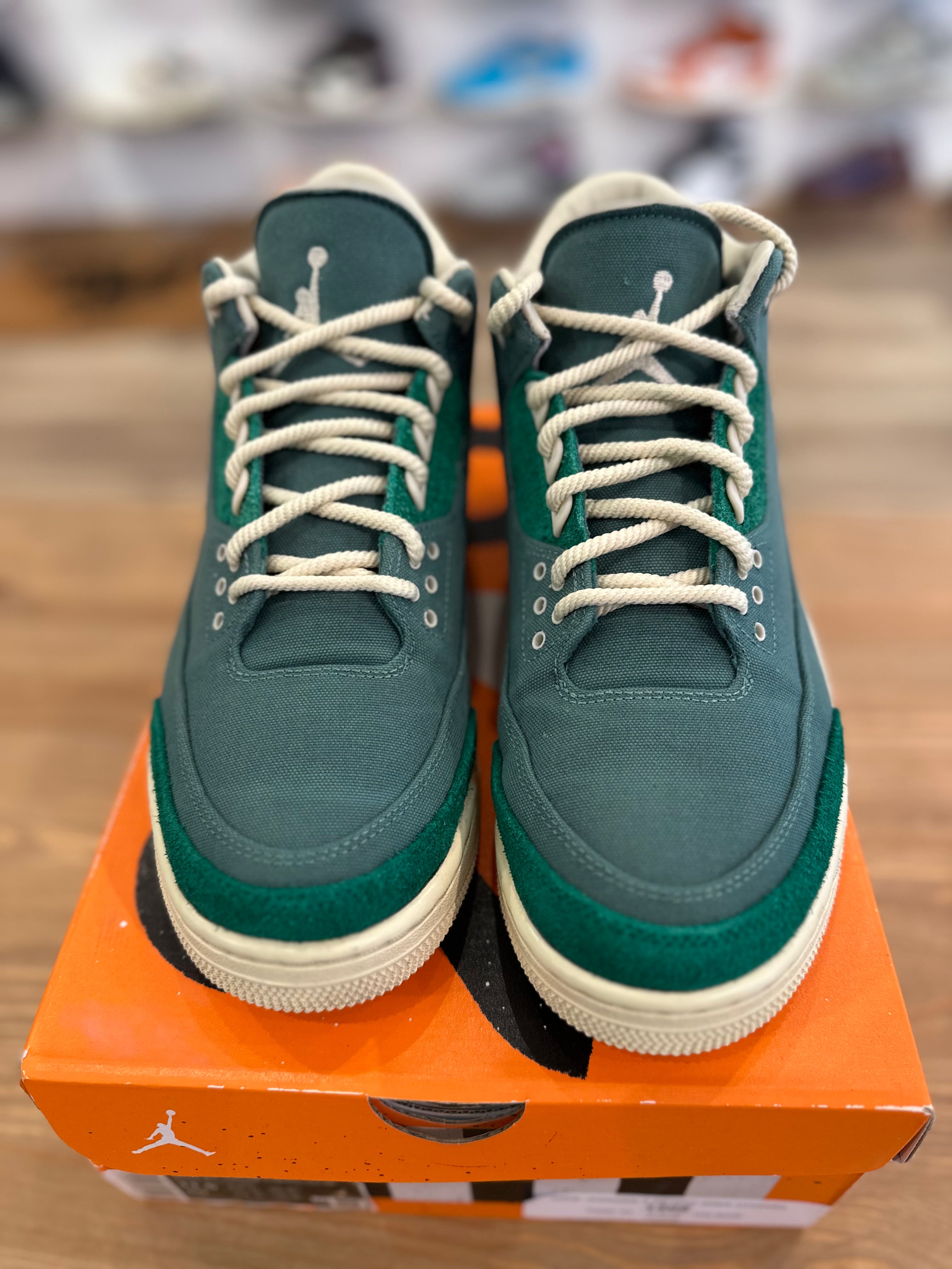Nike Jordan 3 rétro Nina Chanel ( taille 44 )