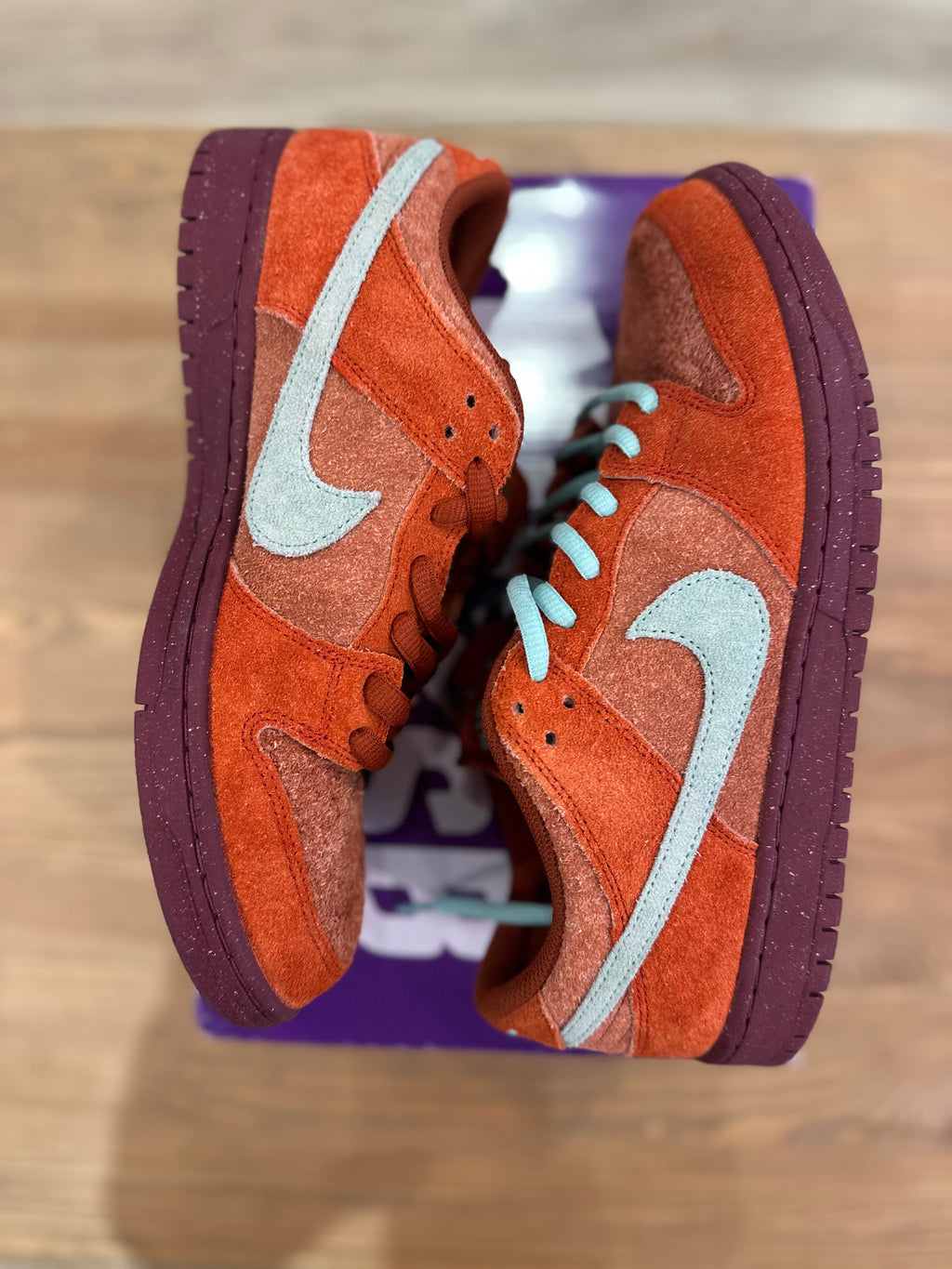 Nike sb dunk low mystic red ( taille 43 )