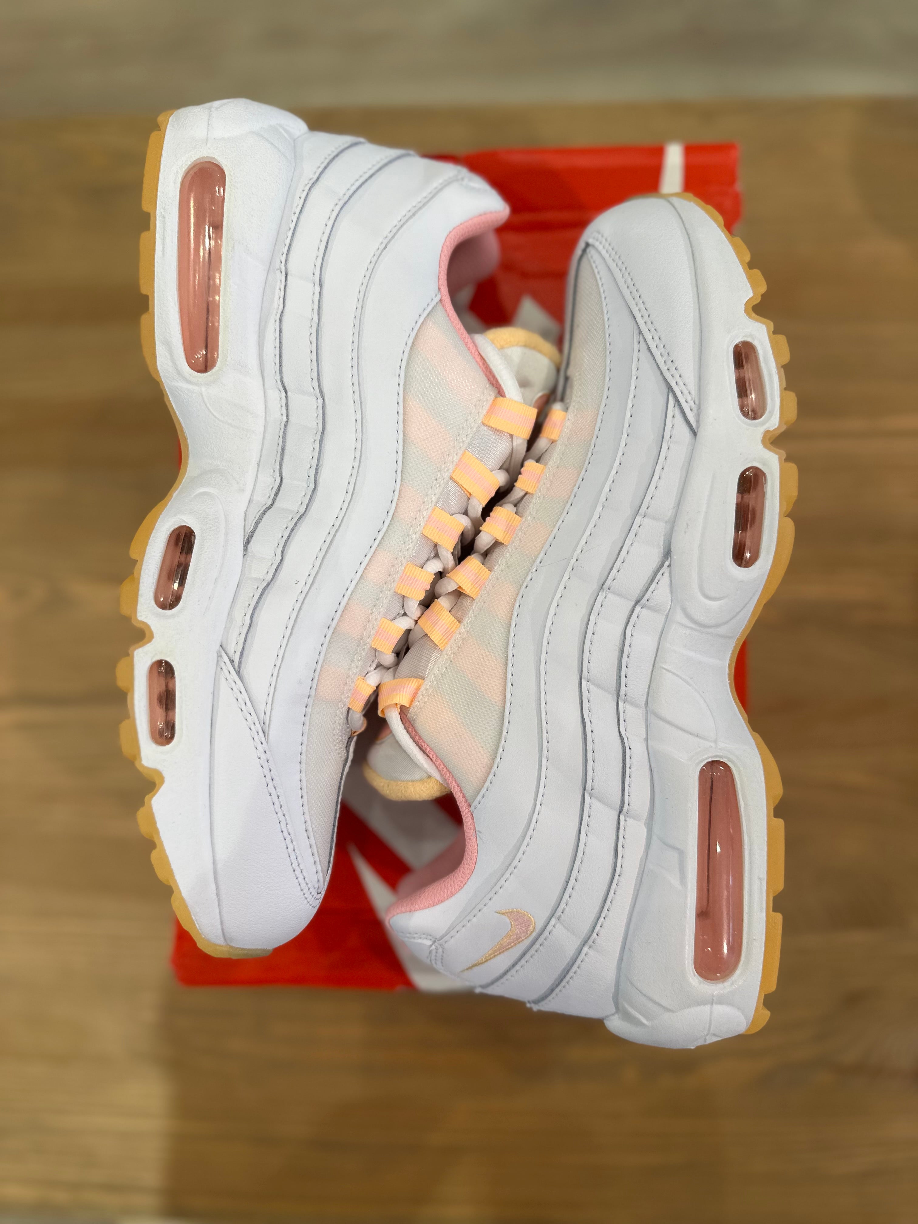 Nike air Max 95 melon tint ( taille 42,5 )