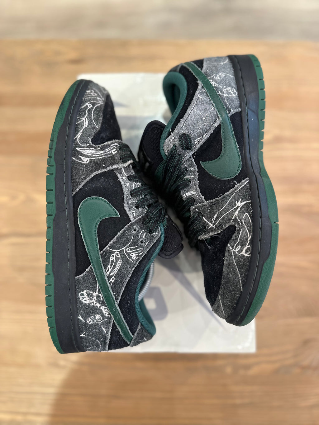 Nike sb dunk low there skateboards ( taille 40,5 )