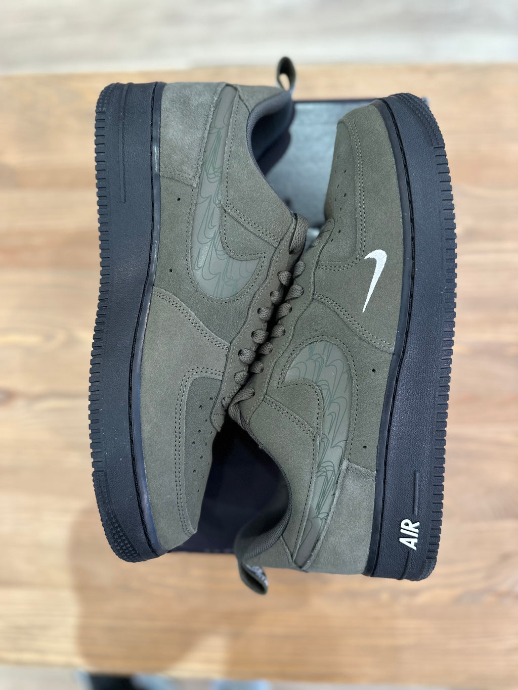 Nike air force 1 low réflective kaki ( taille 44,5 )