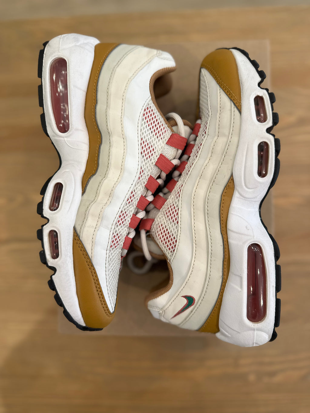 Nike air Max 95 powerwall ( taille 38 )