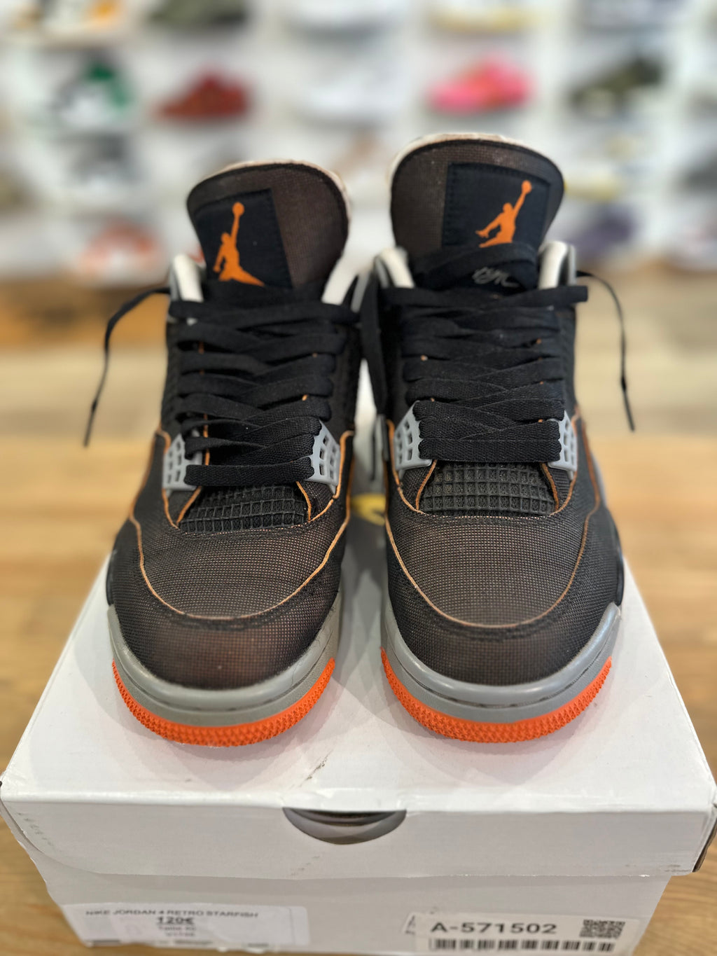 Nike Jordan 4 rétro starfish ( taille 40 )