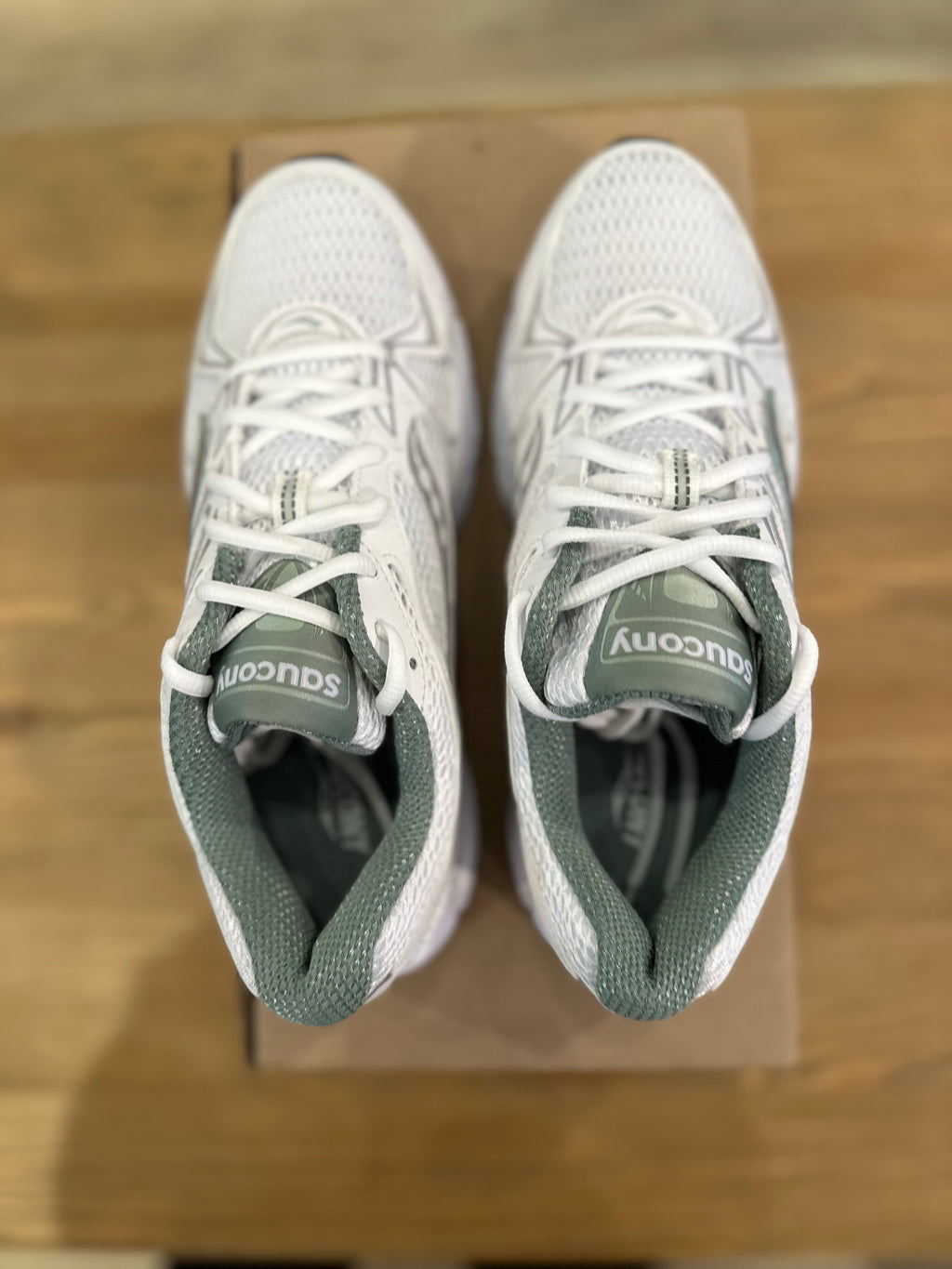 Saucony ride millenium White Green ( taille 42 )