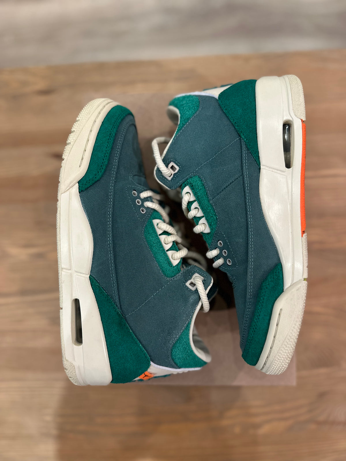 Nike Jordan 3 rétro Nina Chanel ( taille 38,5 )