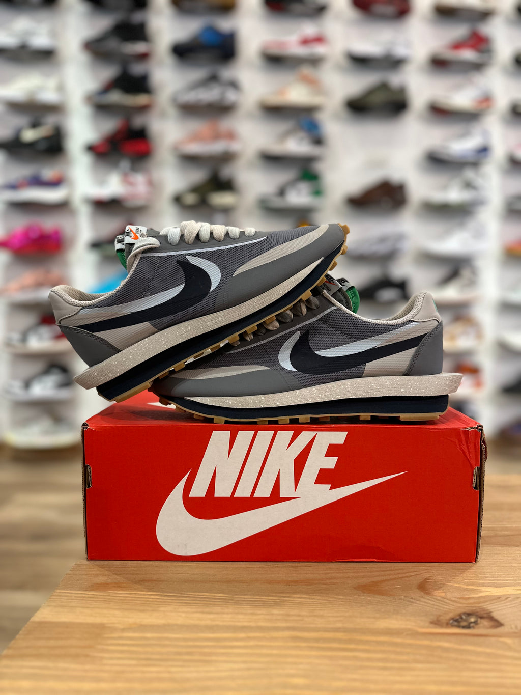 V2845 nike ldwaffle sacai clot grey ( taille 42 )